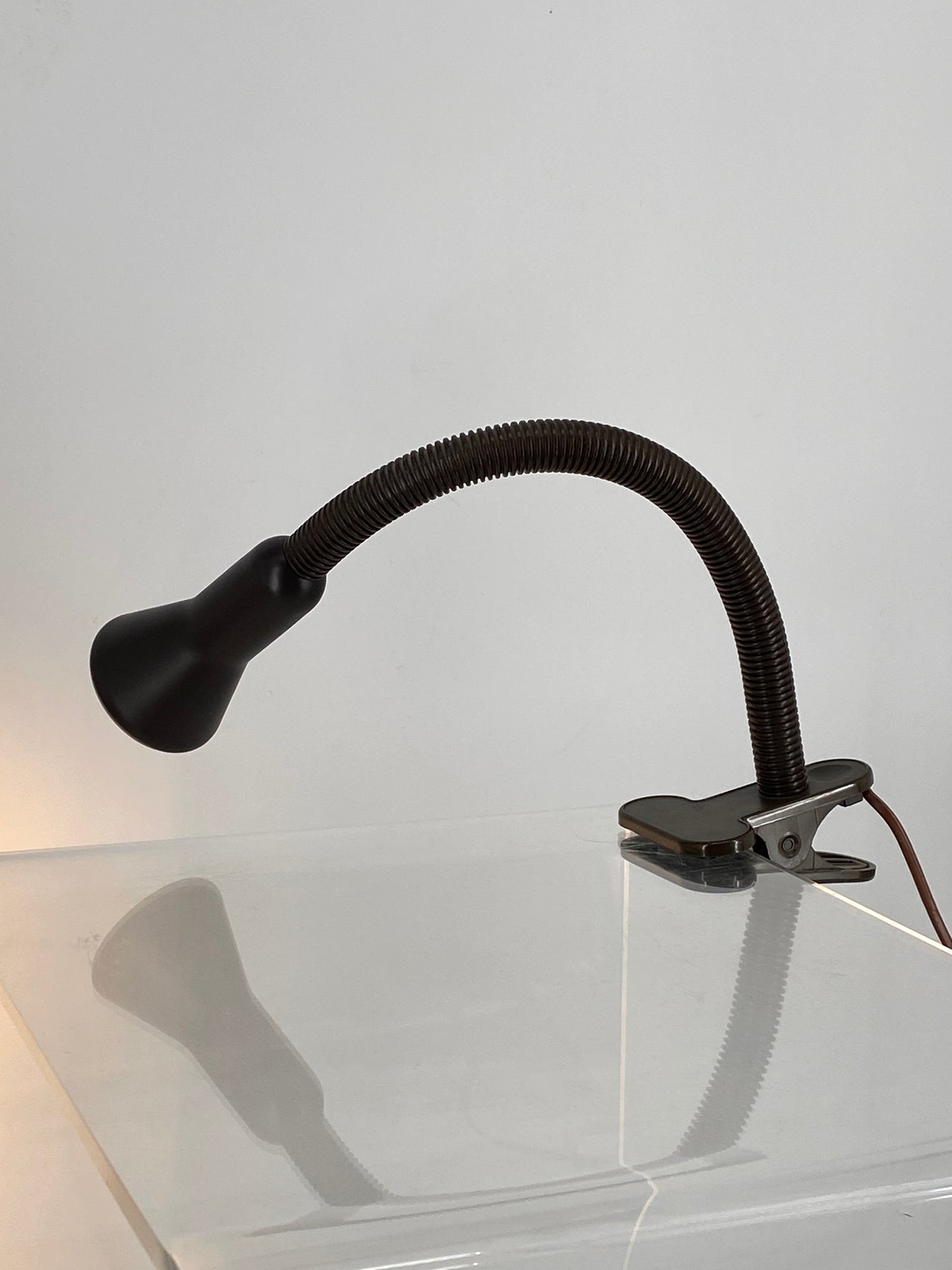 Braune Industrial Spot Klemmlampe von Brilliant Leuchten mit Schwanenhals