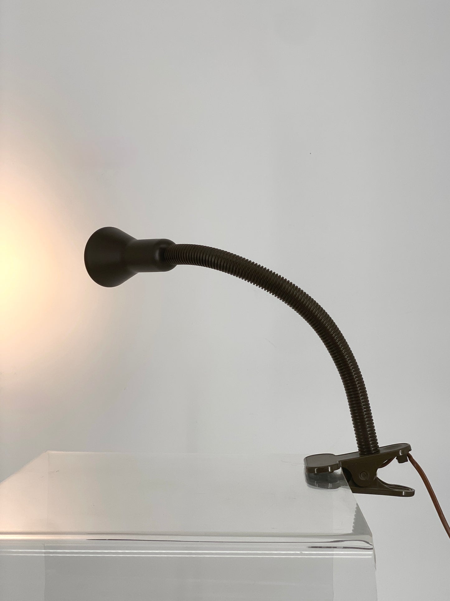 Braune Industrial Spot Klemmlampe von Brilliant Leuchten mit Schwanenhals
