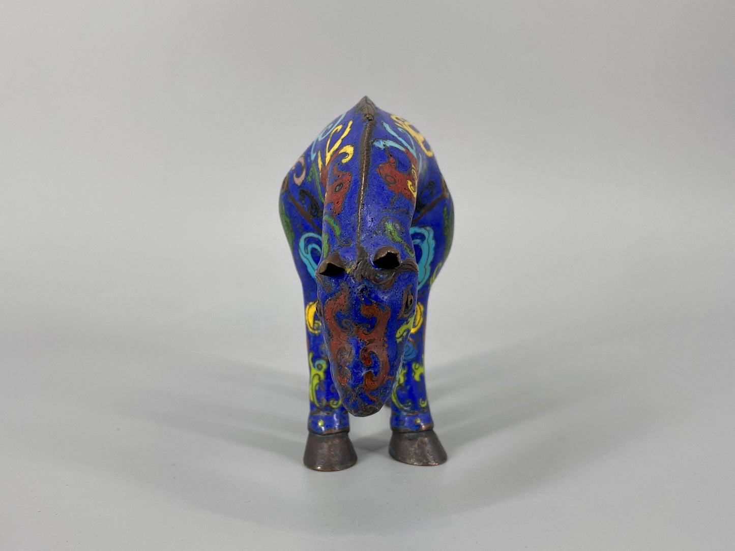 Cloisonne Pferd aus traditioneller Handarbeit, China, 20. Jh.