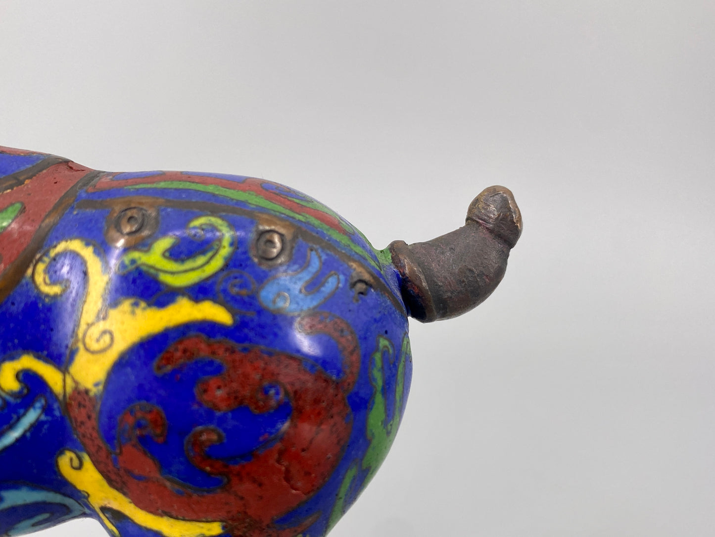 Cloisonne Pferd aus traditioneller Handarbeit, China, 20. Jh.