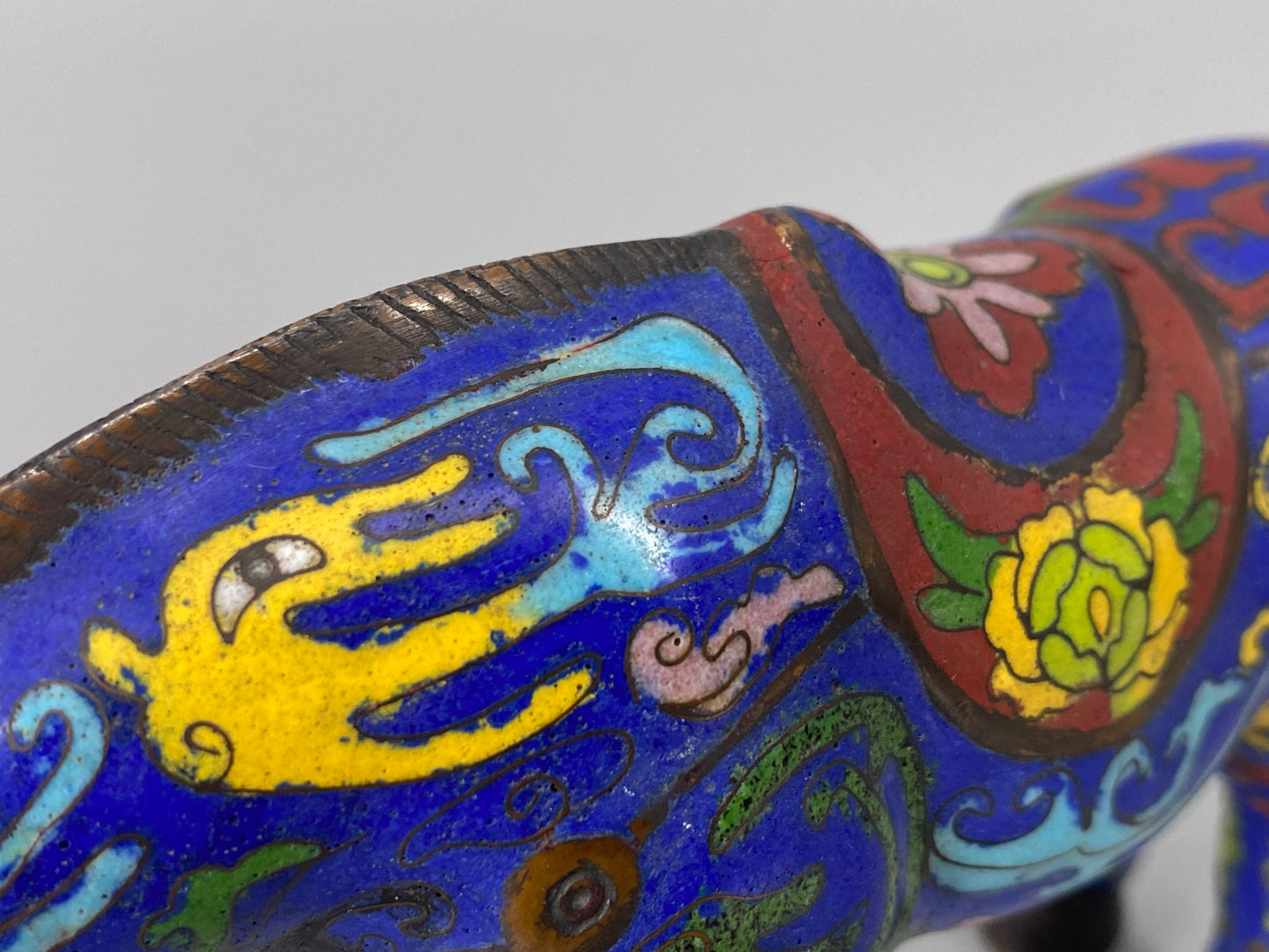 Cloisonne Pferd aus traditioneller Handarbeit, China, 20. Jh.