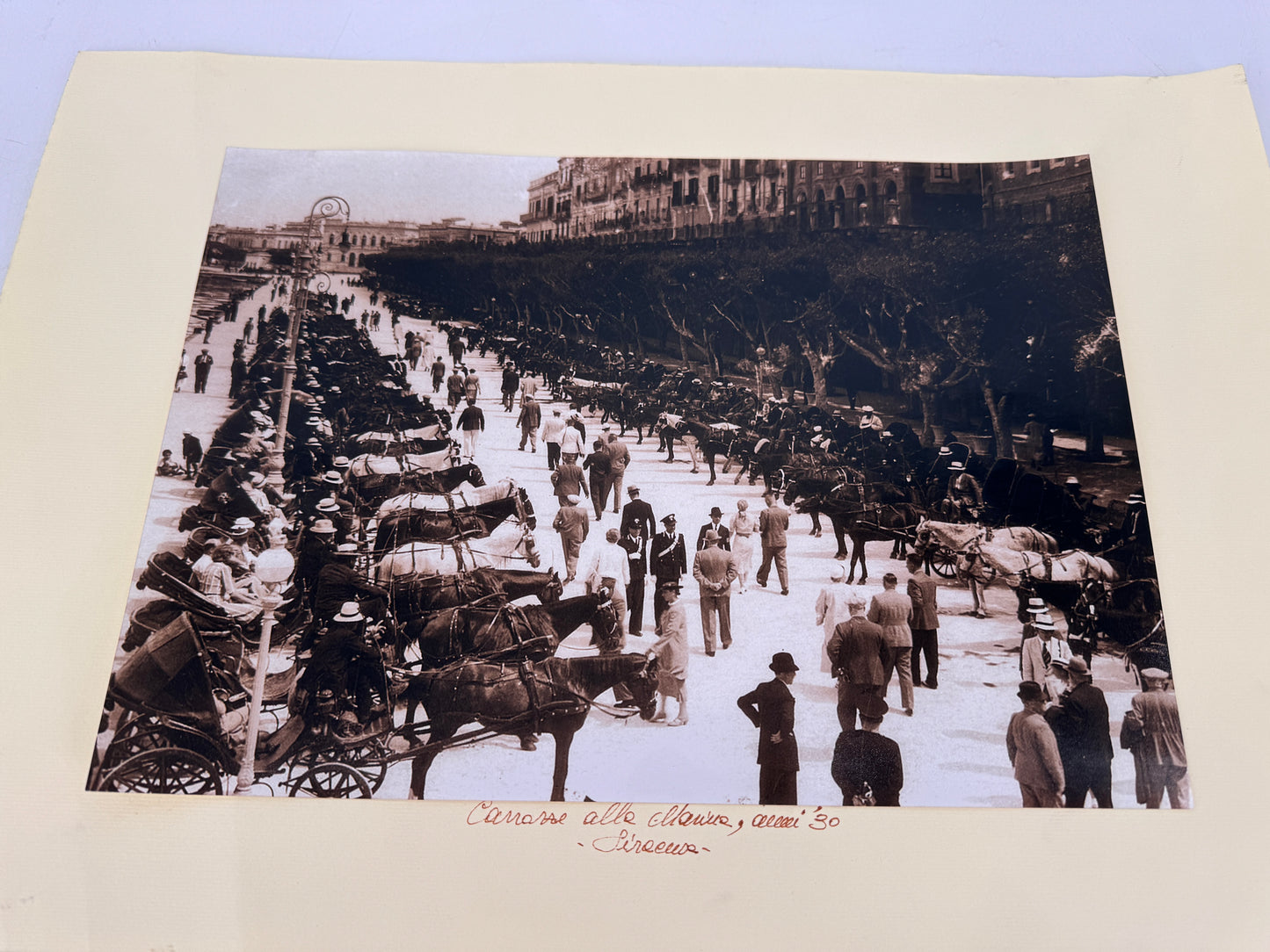 Carozze alla Marina, anni’ 30. Siricusa. Historische Fotografie, Sizilien