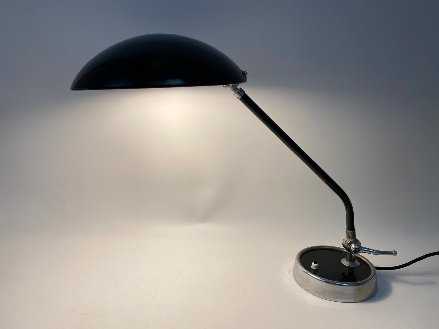 Schreibtischlampe im Bauhaus Design