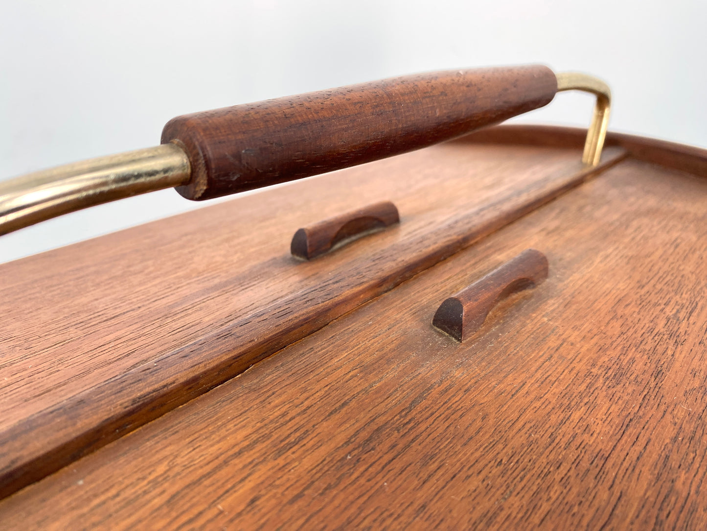 Mid Century Design Nähkasten aus Teak auf Beinen, 1950er