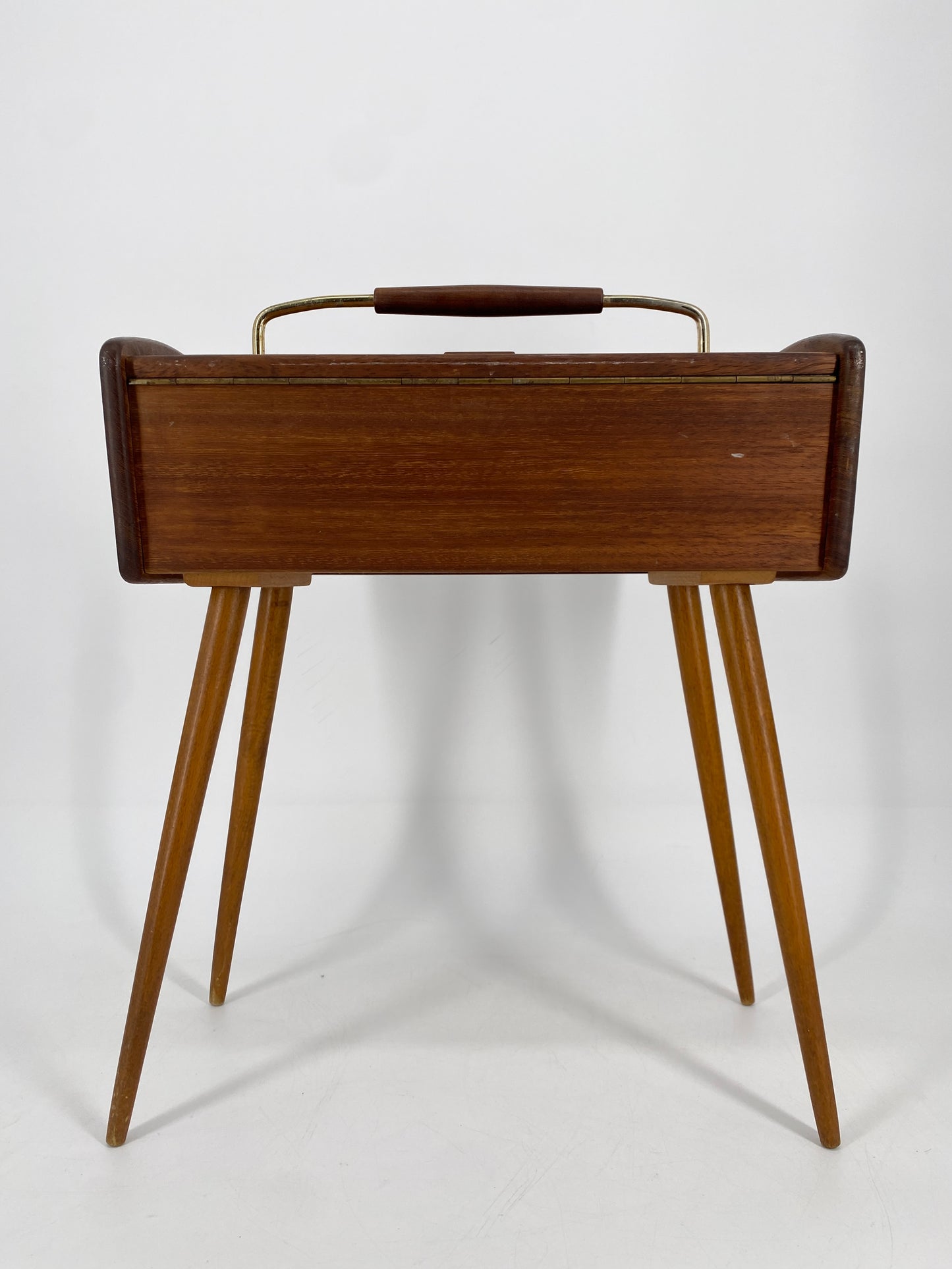 Mid Century Design Nähkasten aus Teak auf Beinen, 1950er