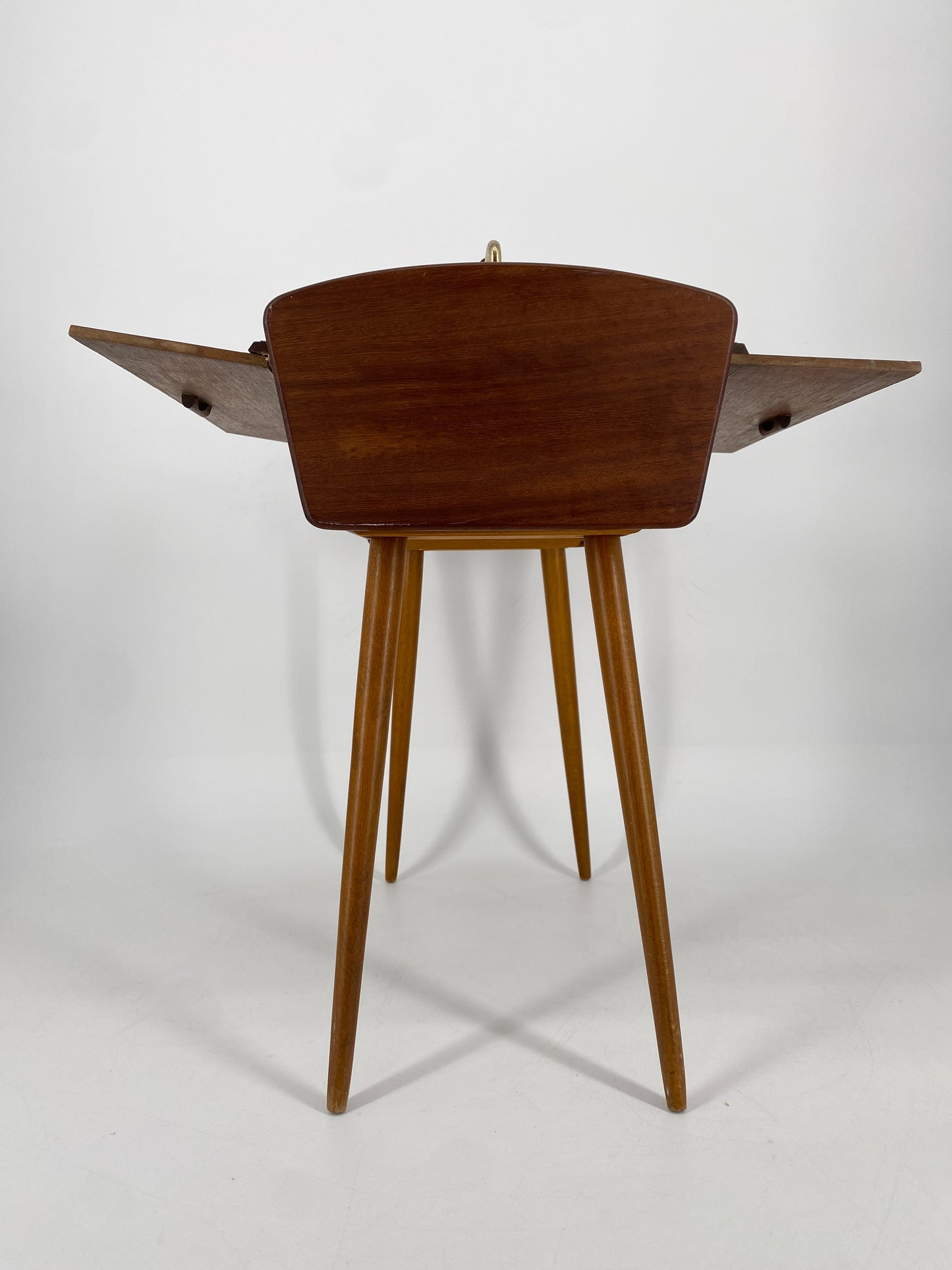 Mid Century Design Nähkasten aus Teak auf Beinen, 1950er