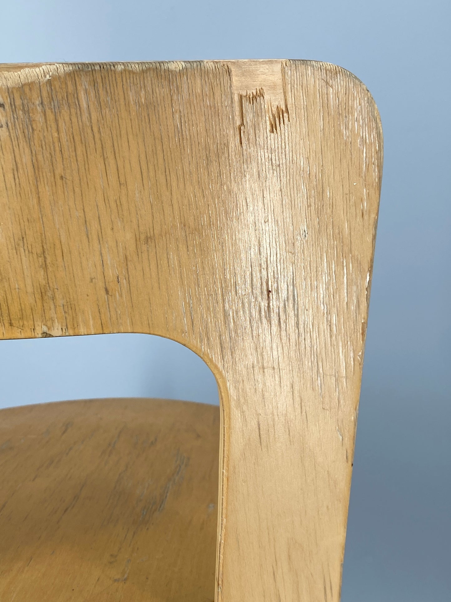 Stuhl "65" von Alvar Aalto aus dem Jahr 1935, hergestellt von Artek #1