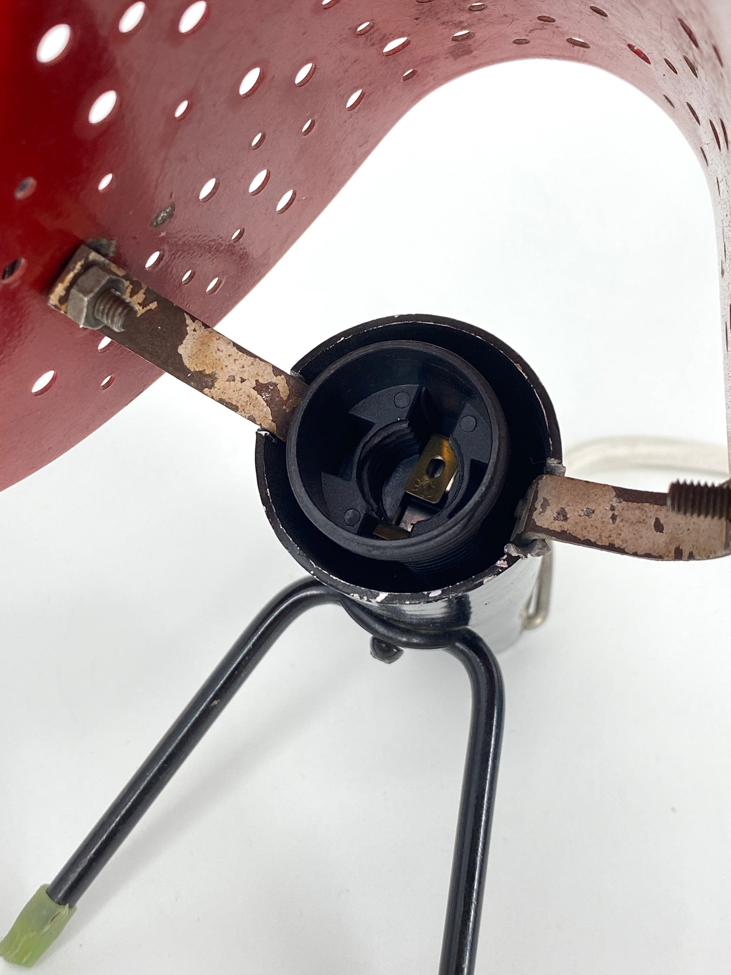 Tischlampe mit perforiertem Schirm von Ernest Igl für Hillebrand, 50er