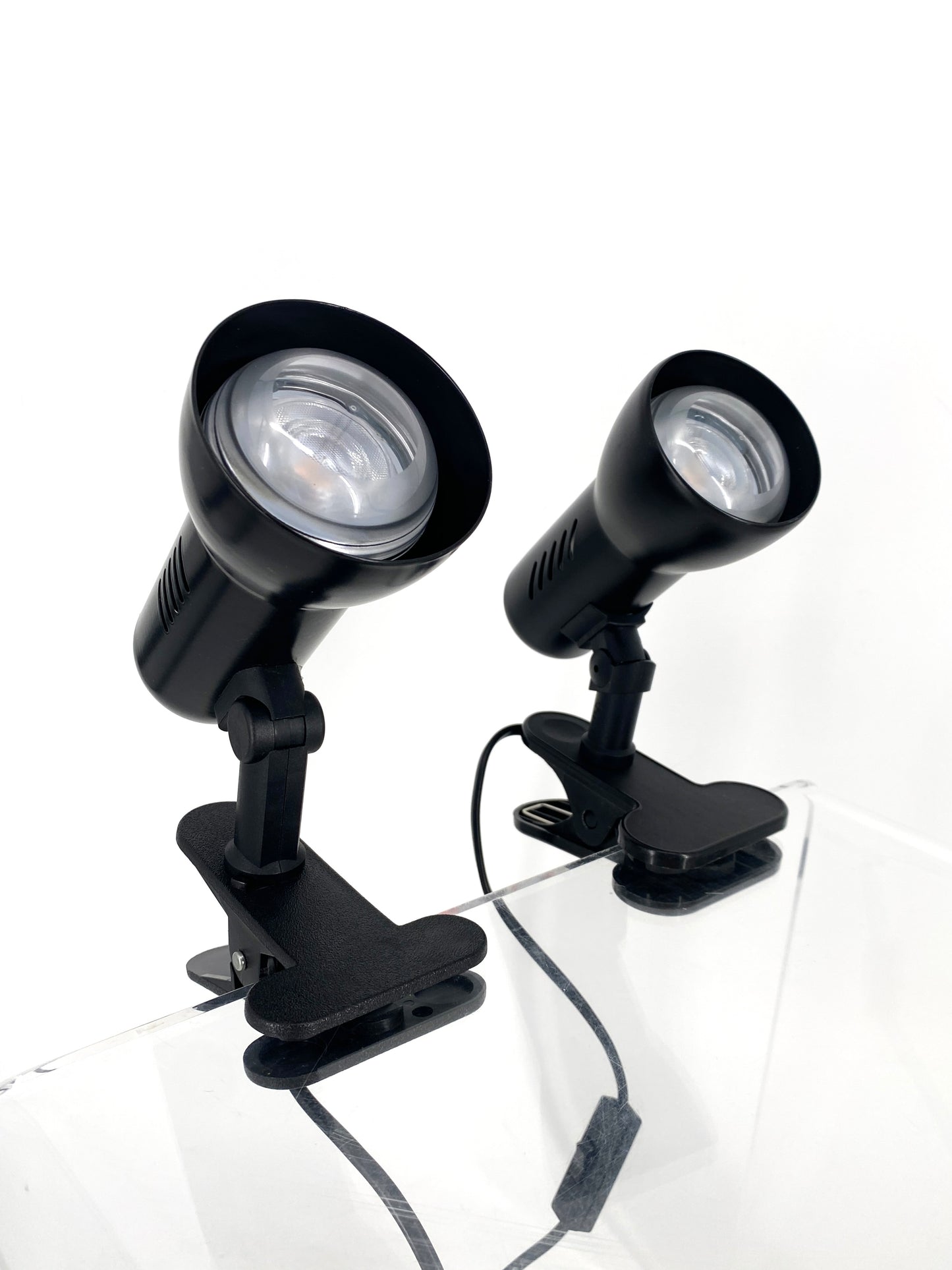 2 klassische, hochwertige Schreibtischlampen