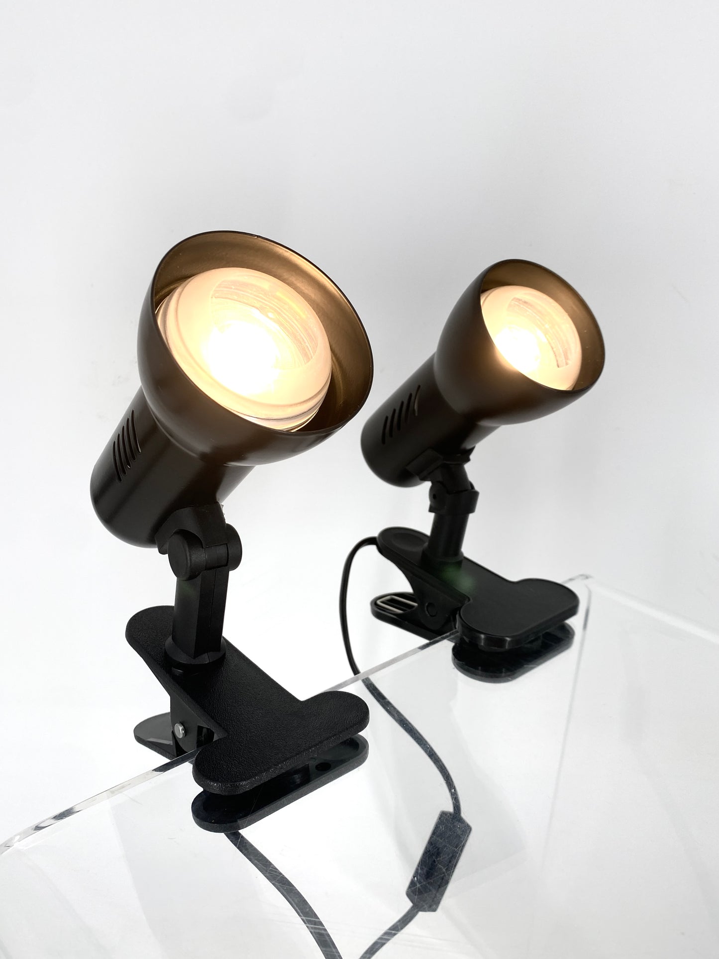 2 klassische, hochwertige Schreibtischlampen
