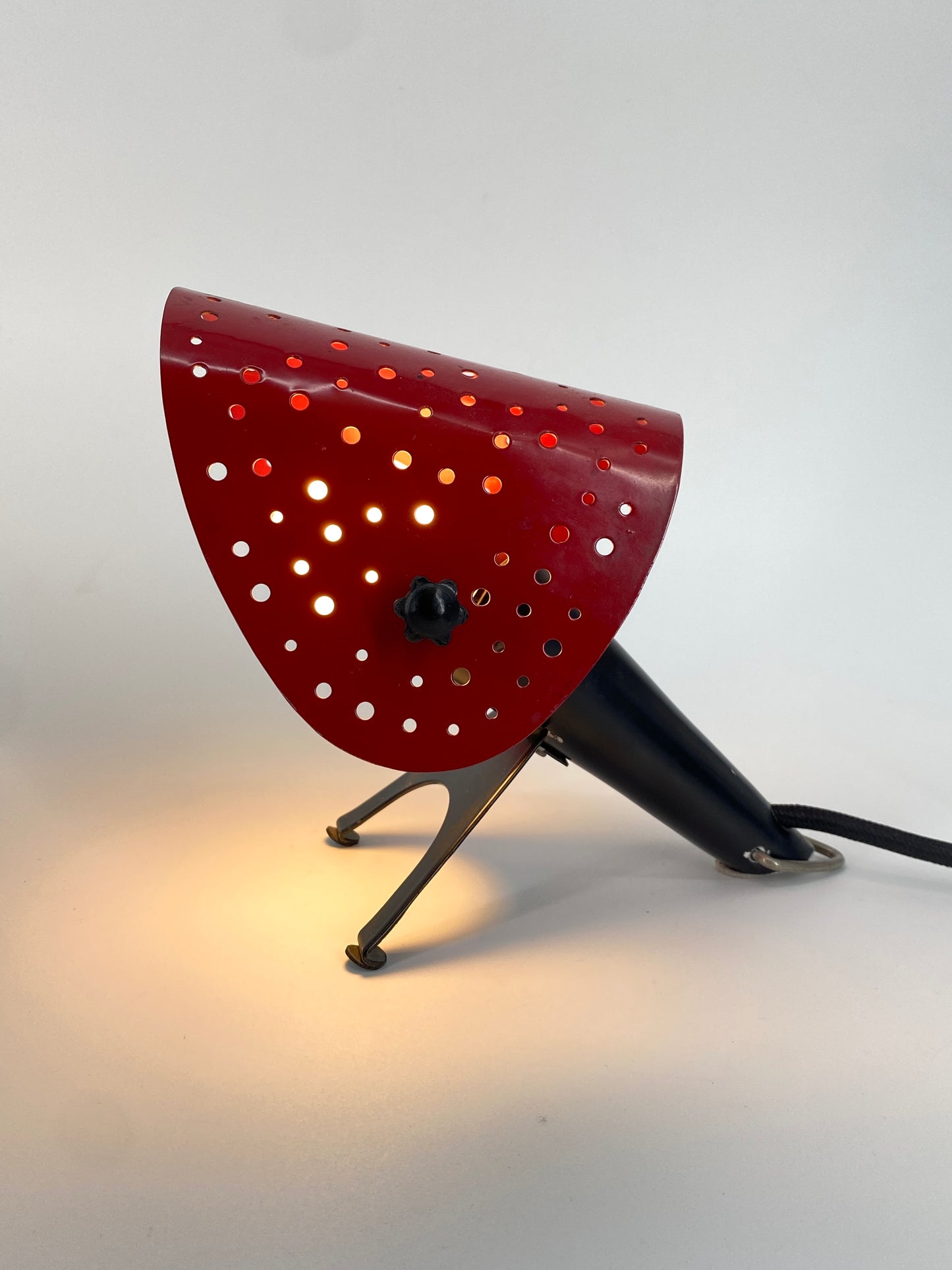 Tischlampe mit perforiertem Schirm von Ernest Igl für Hillebrand, 50er