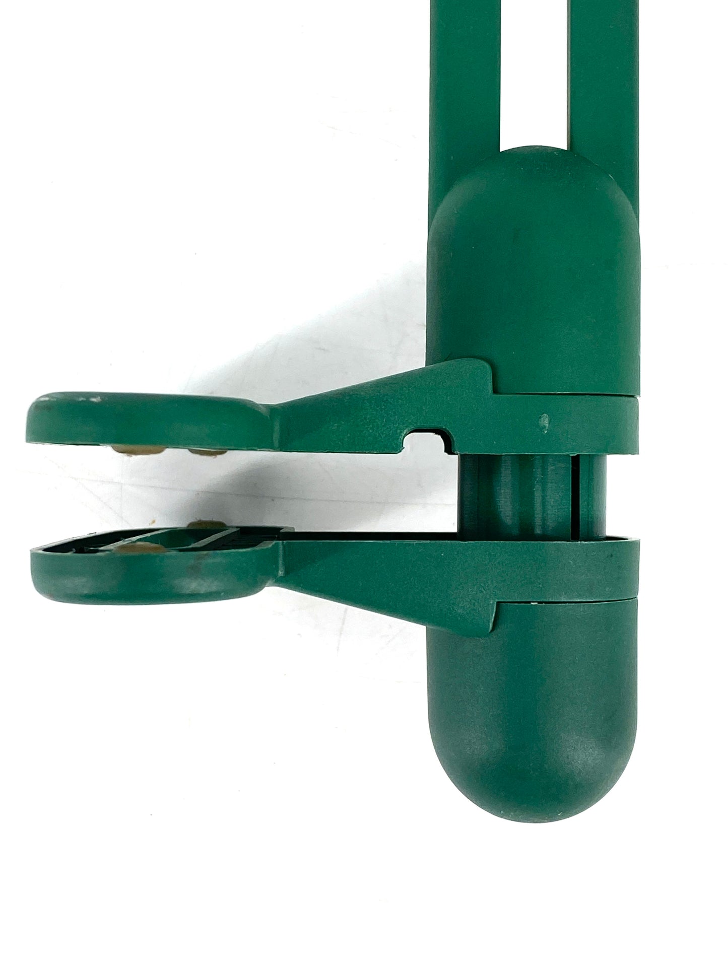 Robuste Garten- und Garagenlampe mit breitem Klemmbereich