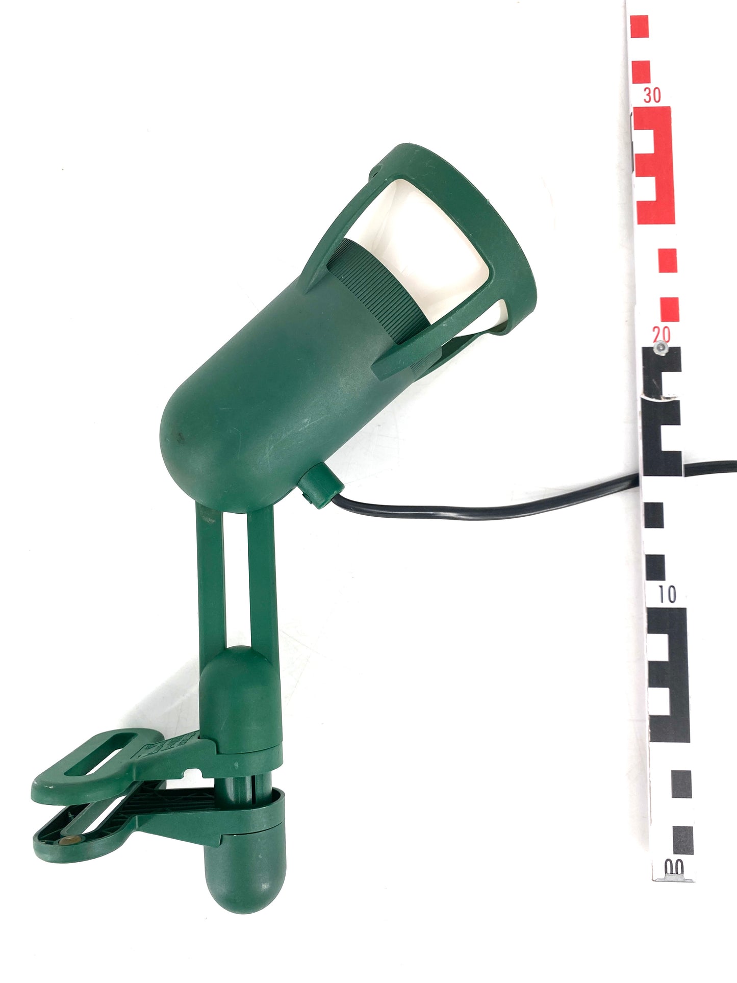 Robuste Garten- und Garagenlampe mit breitem Klemmbereich