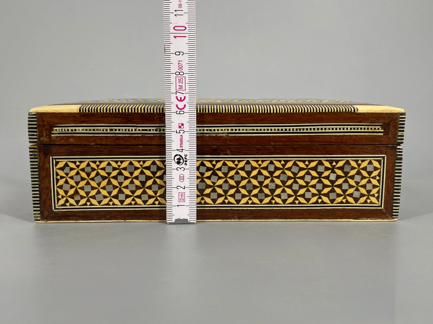 Zigarettenschatulle aus Massivholz mit Einlegearbeit von Perlmutt, Ägypten