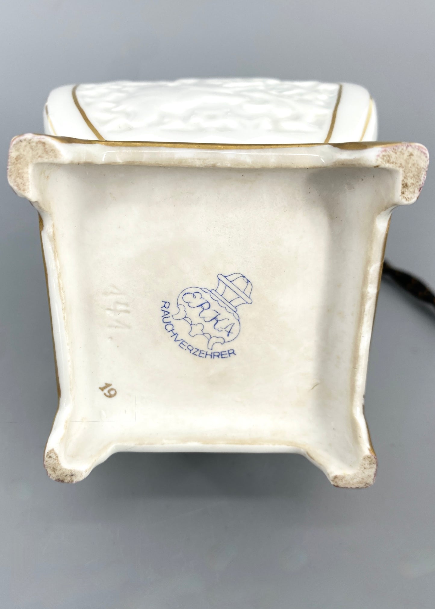 Dekoratives Stimmungslicht, Tischlampe aus Porzellan