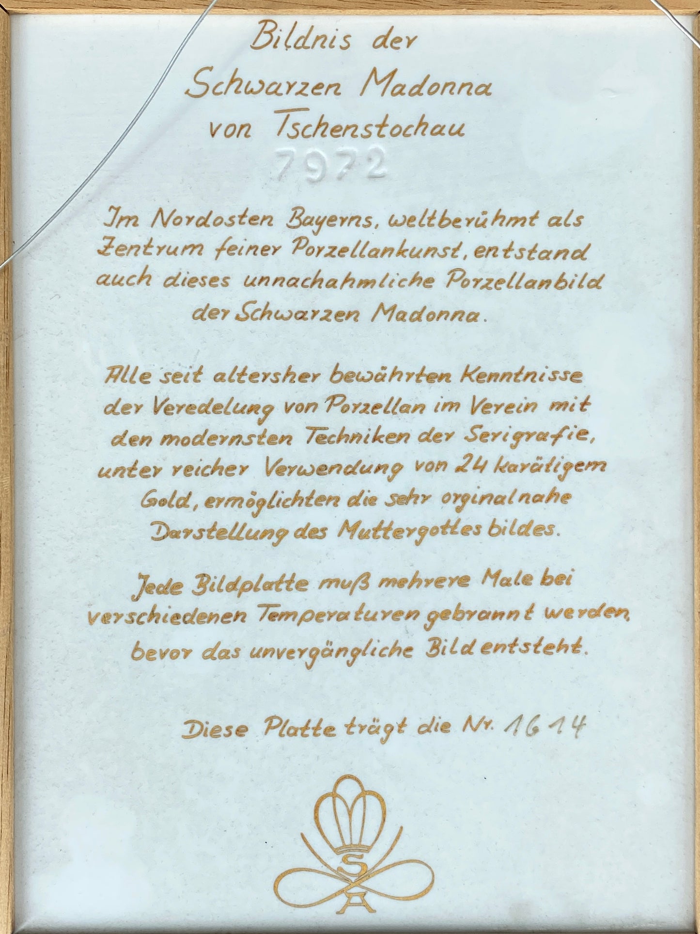 Porzellanbild / Ikone "Bildnis der Schwarzen Madonna von Tschenstochau", Faksimile in Porzellan mit 24 karätigem Gold, gerahmt