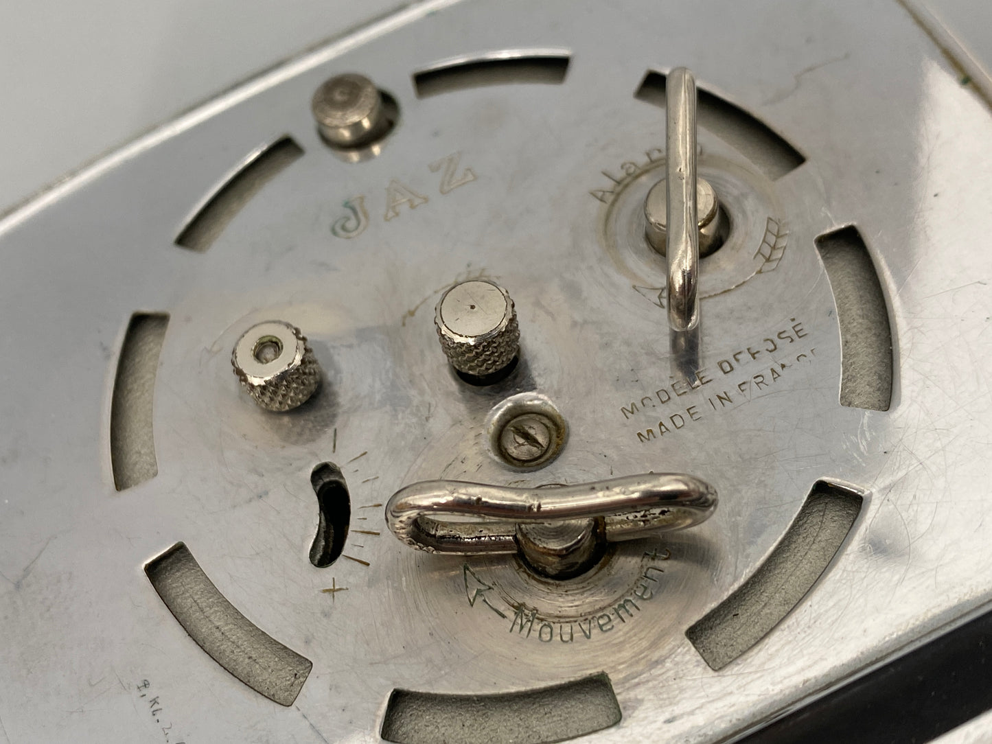 Reisewecker im Art Deco Stil von JAZ, Frankreich 1930er