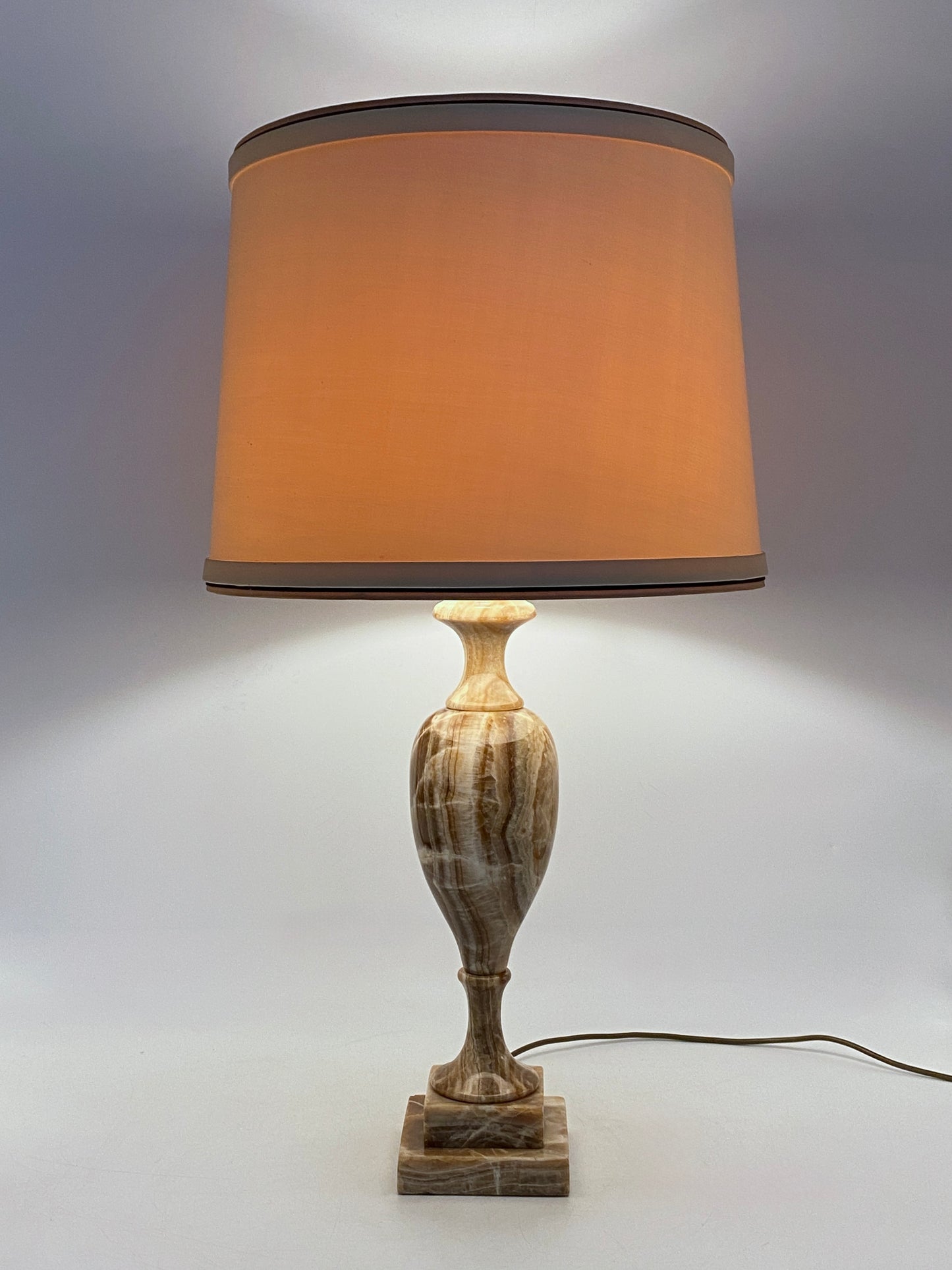 2 Stehlampen aus Onyx-Marmor, 1970er Jahre