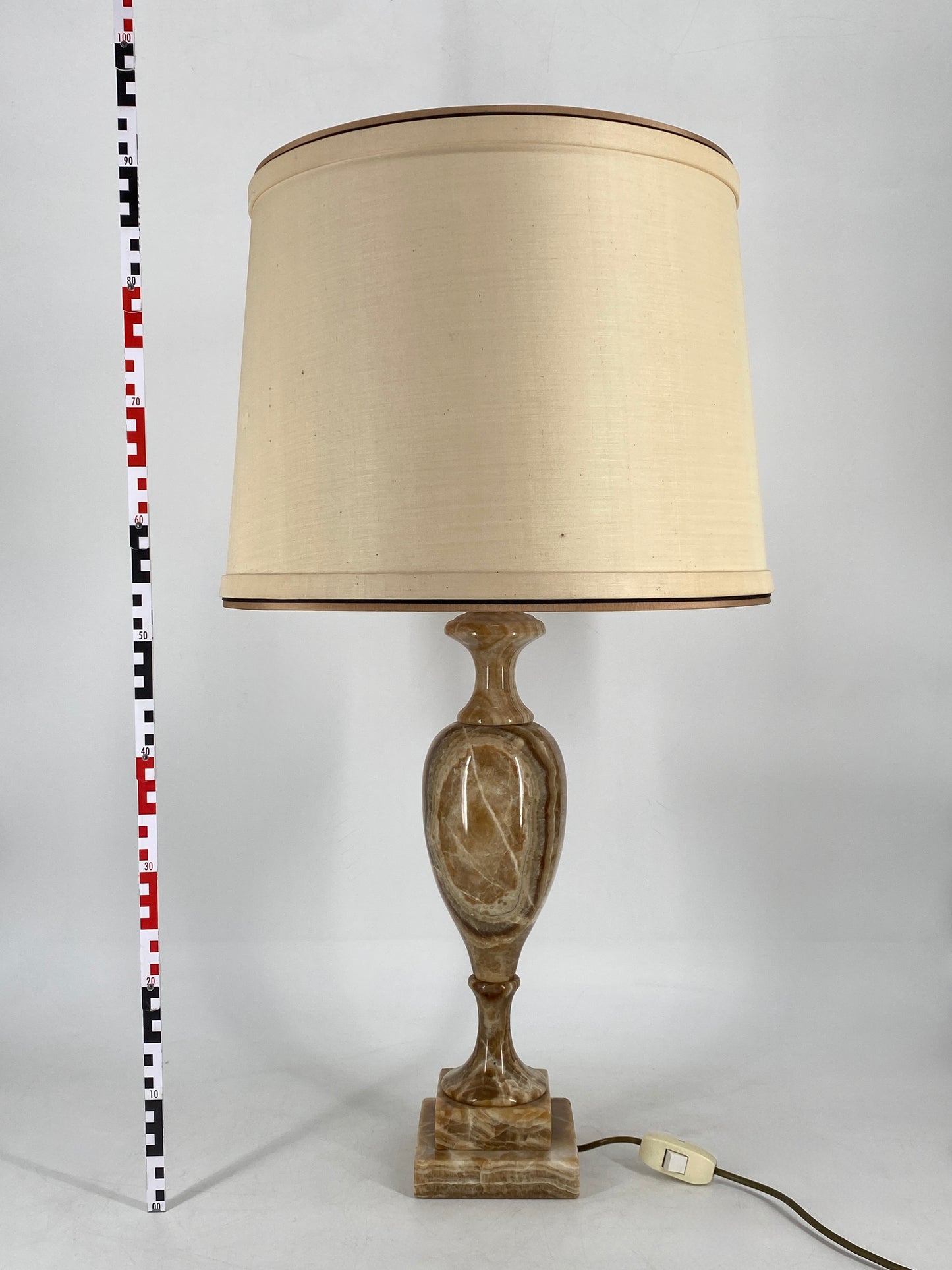 2 Stehlampen aus Onyx-Marmor, 1970er Jahre
