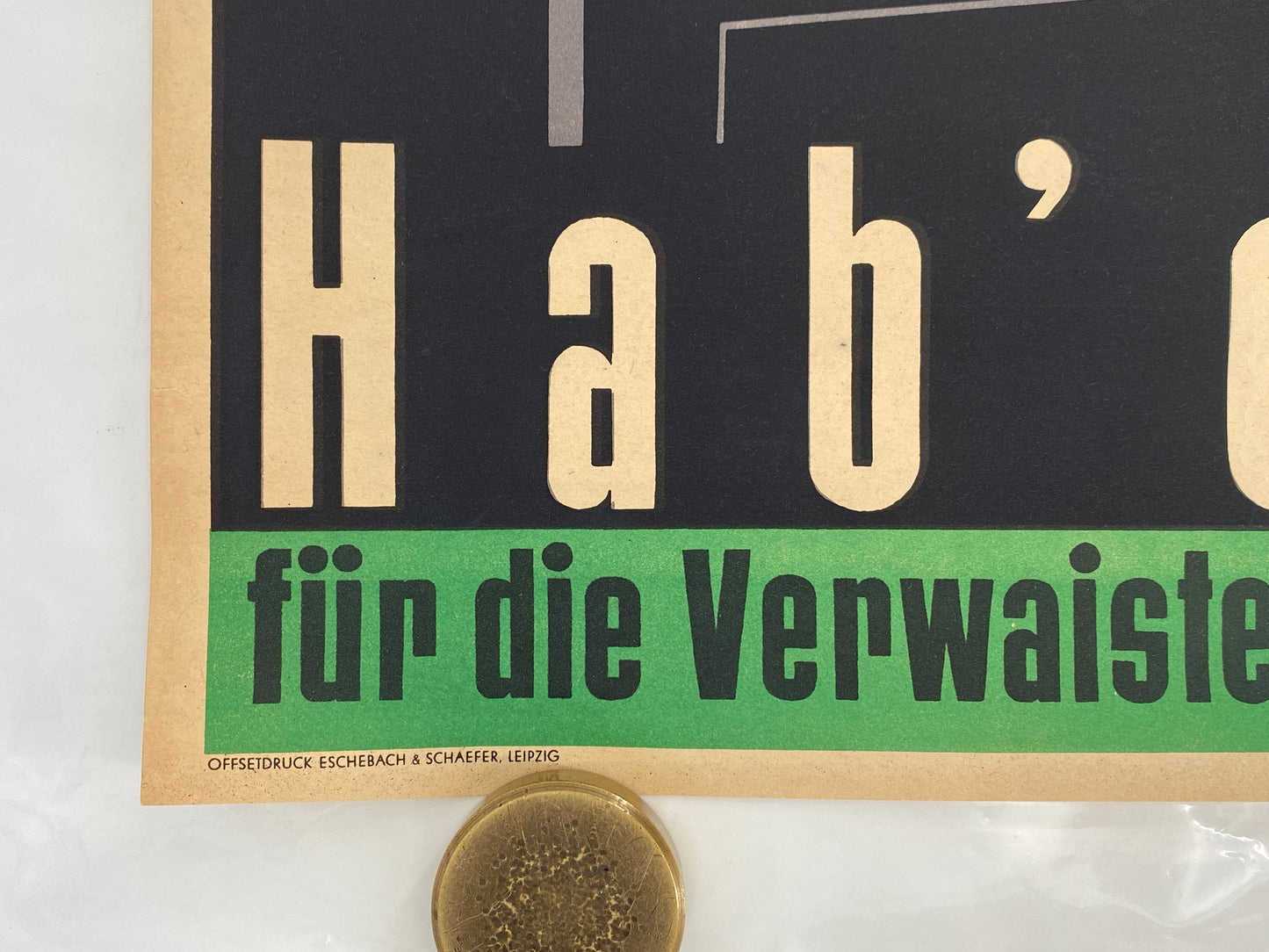 Überklebtes Propagandaplakat der Volkssolidarität zum Thema Winternot/Kindesnot von Wilhelm Schubert aus Deutschland (Sowjetische Besatzungszone), 40er