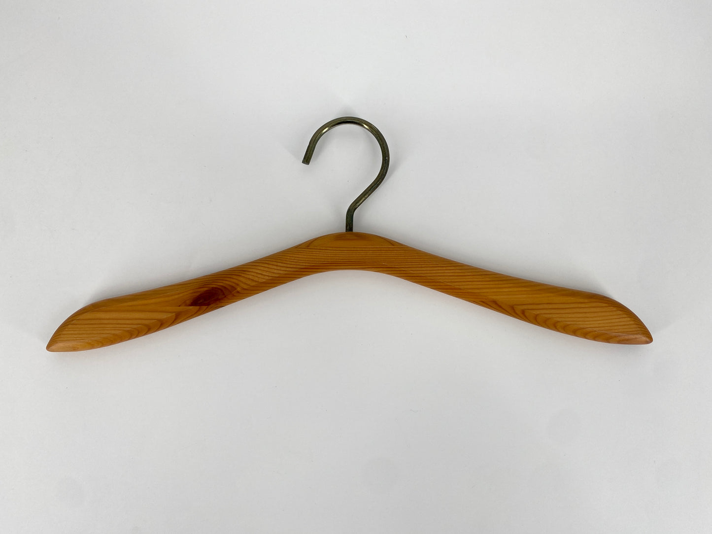 9 Vintage Kleiderbügel aus Kiefer