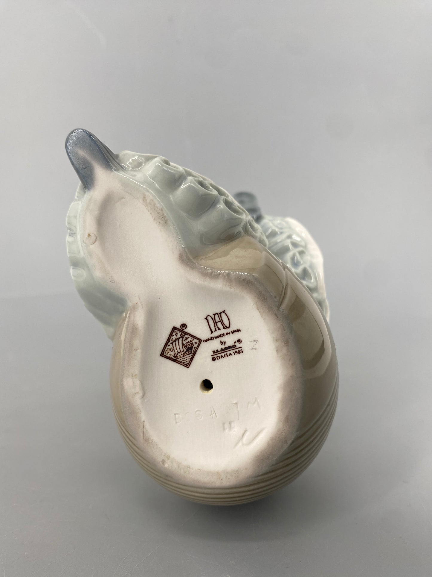Porzellanfigur von Nao by Lladró, "Girl Tying Shoe", Spanien, 1985