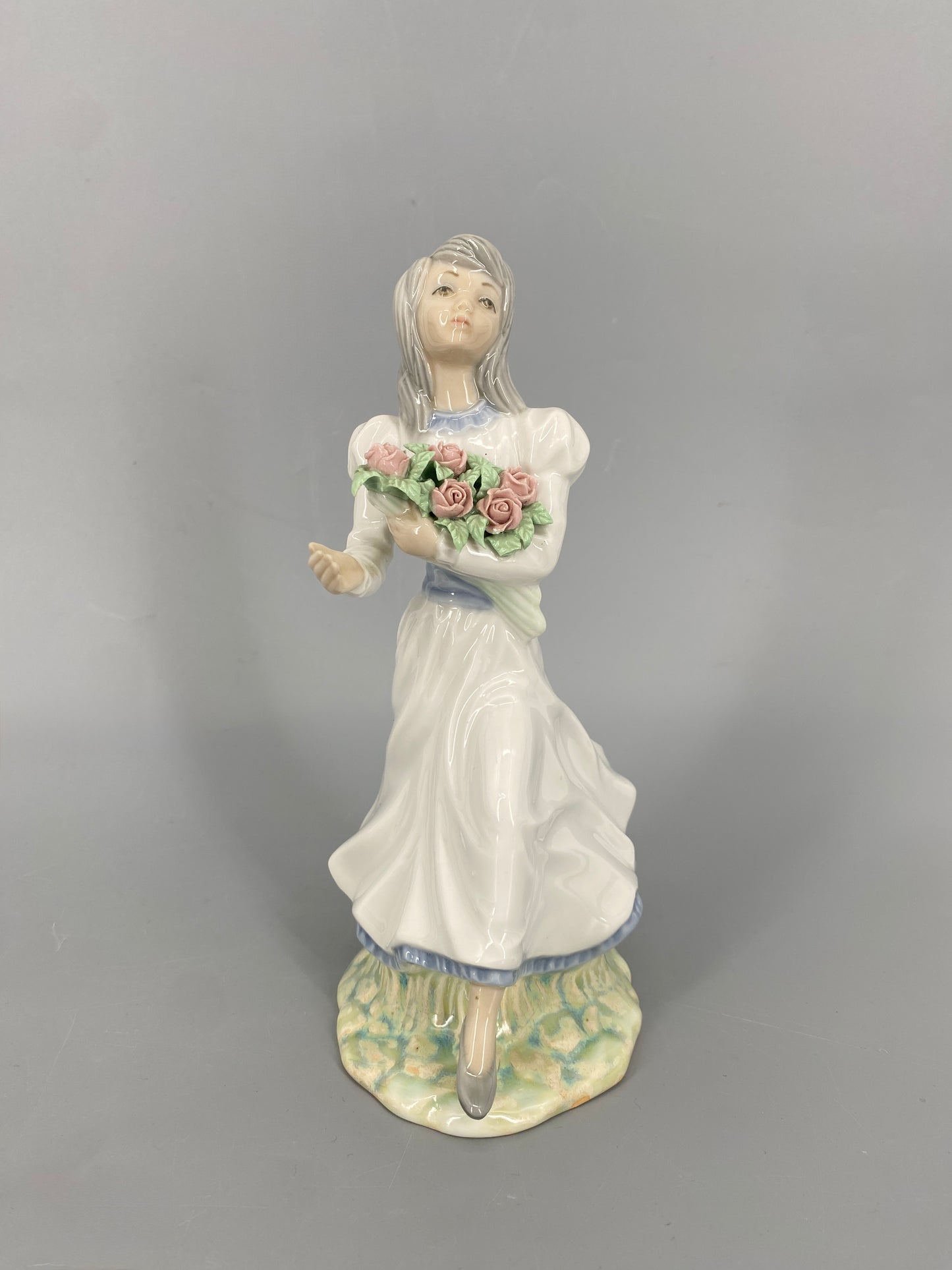 Porzellanfigur von Tengra, Mädchen mit Rosenstrauß, Spanien, 1980er