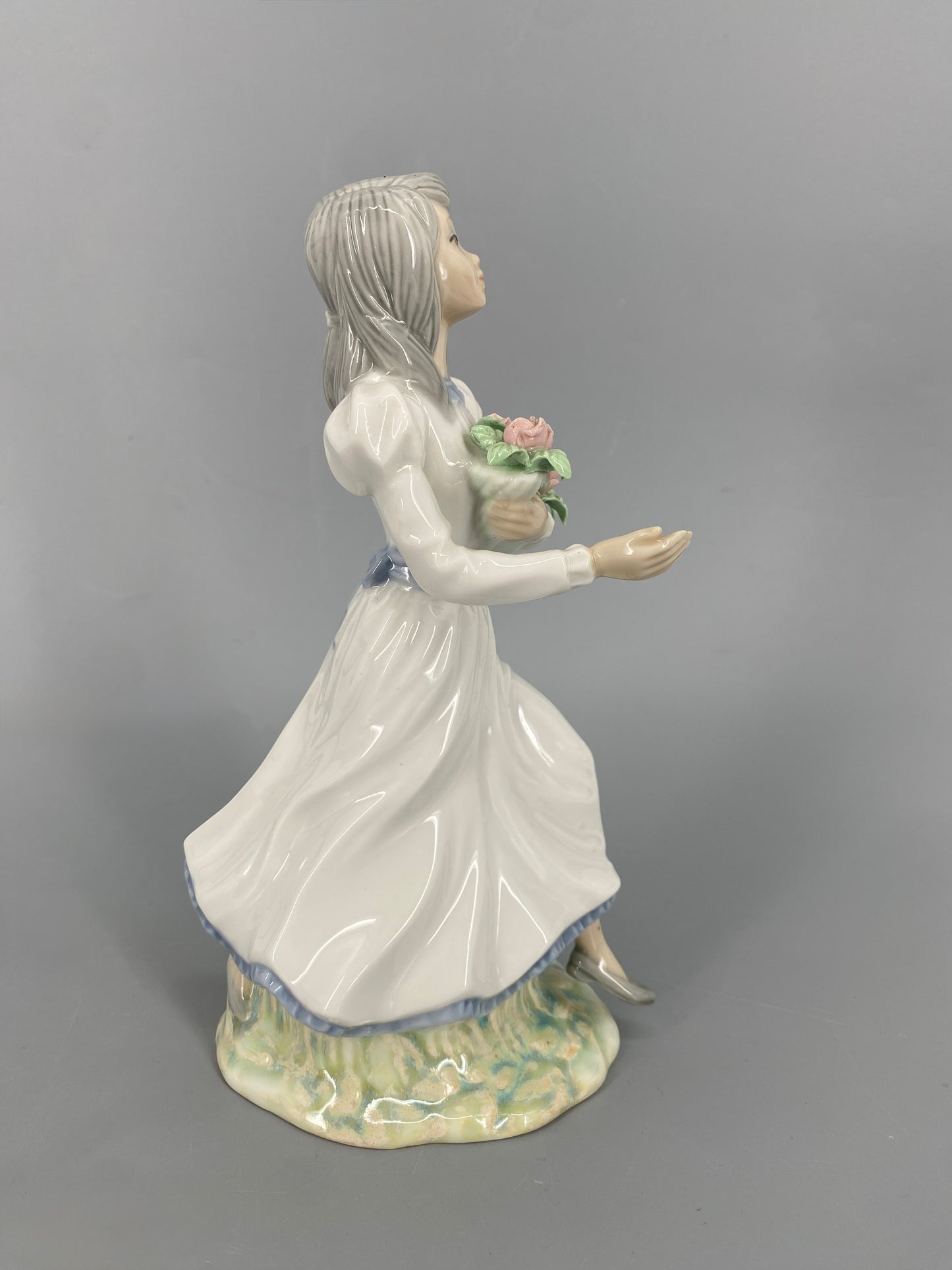 Porzellanfigur von Tengra, Mädchen mit Rosenstrauß, Spanien, 1980er