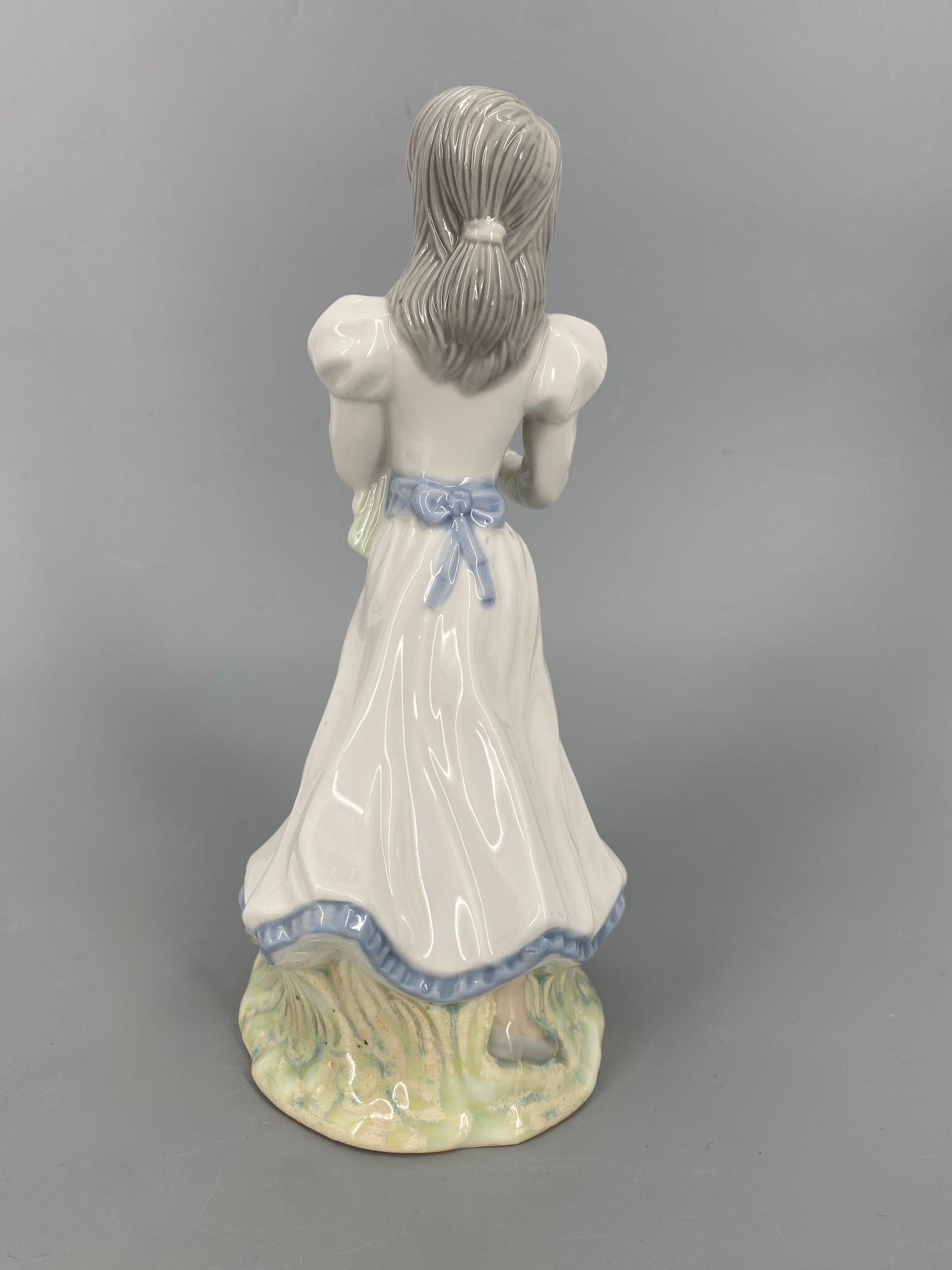 Porzellanfigur von Tengra, Mädchen mit Rosenstrauß, Spanien, 1980er