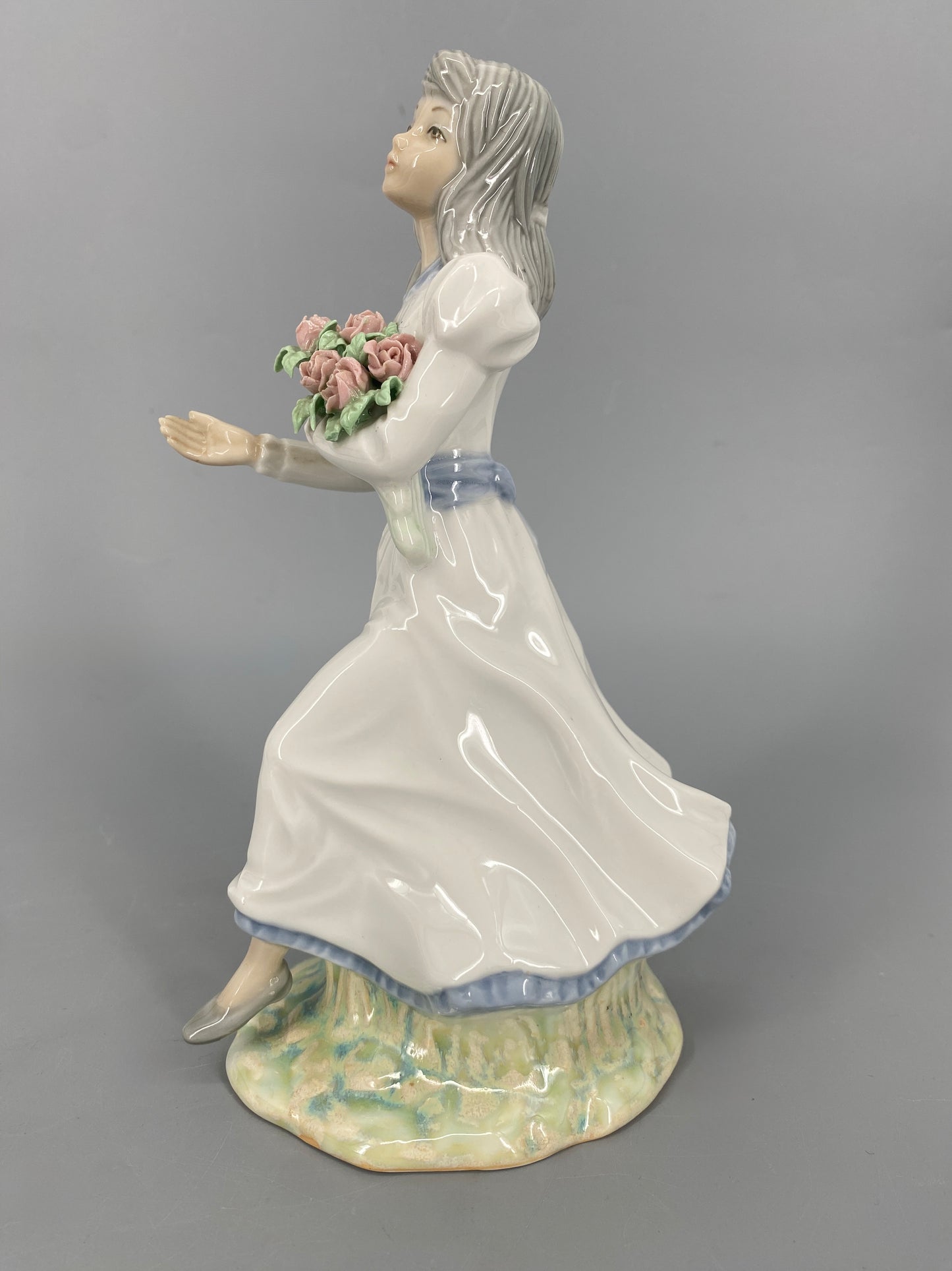 Porzellanfigur von Tengra, Mädchen mit Rosenstrauß, Spanien, 1980er