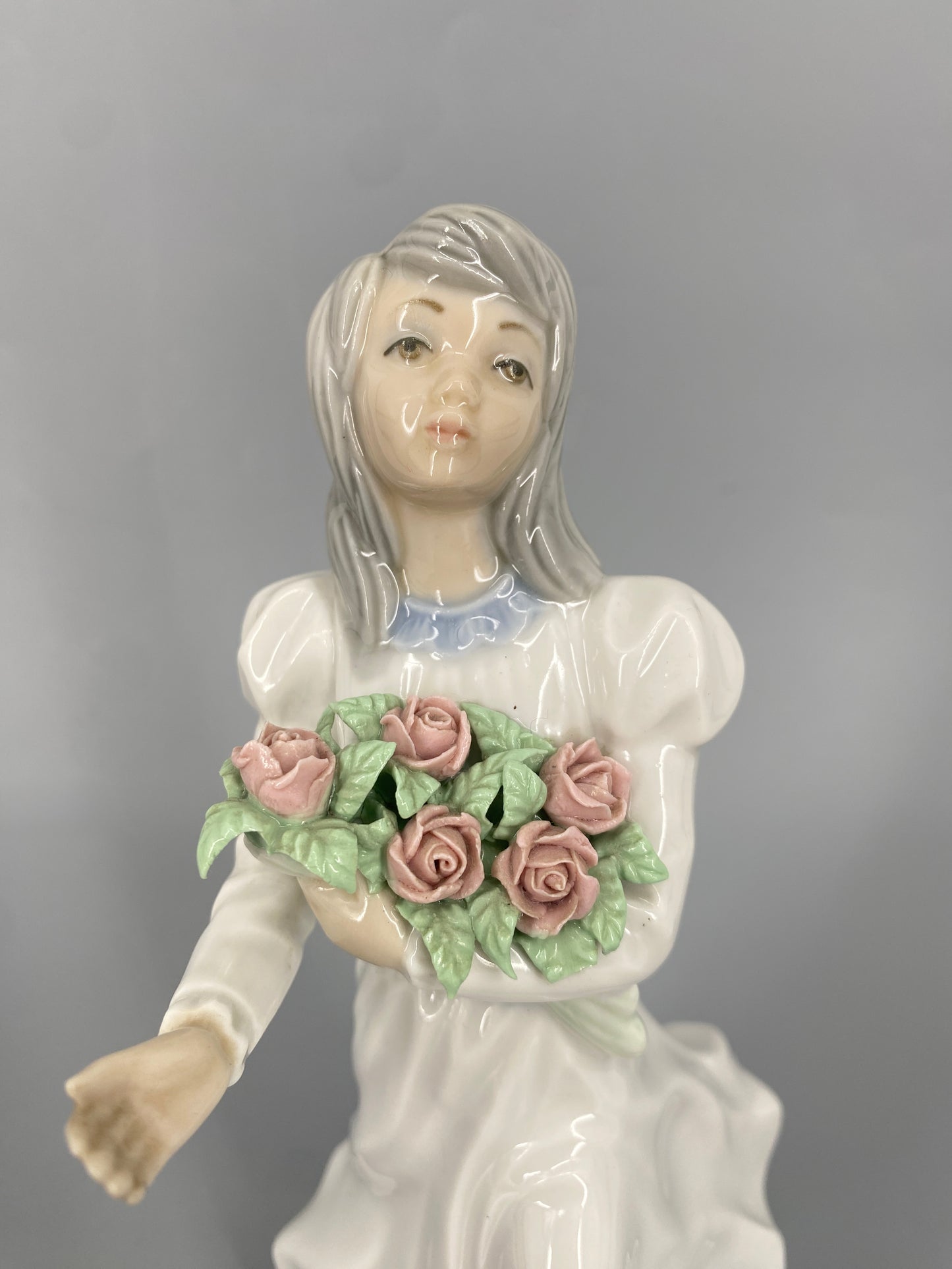 Porzellanfigur von Tengra, Mädchen mit Rosenstrauß, Spanien, 1980er