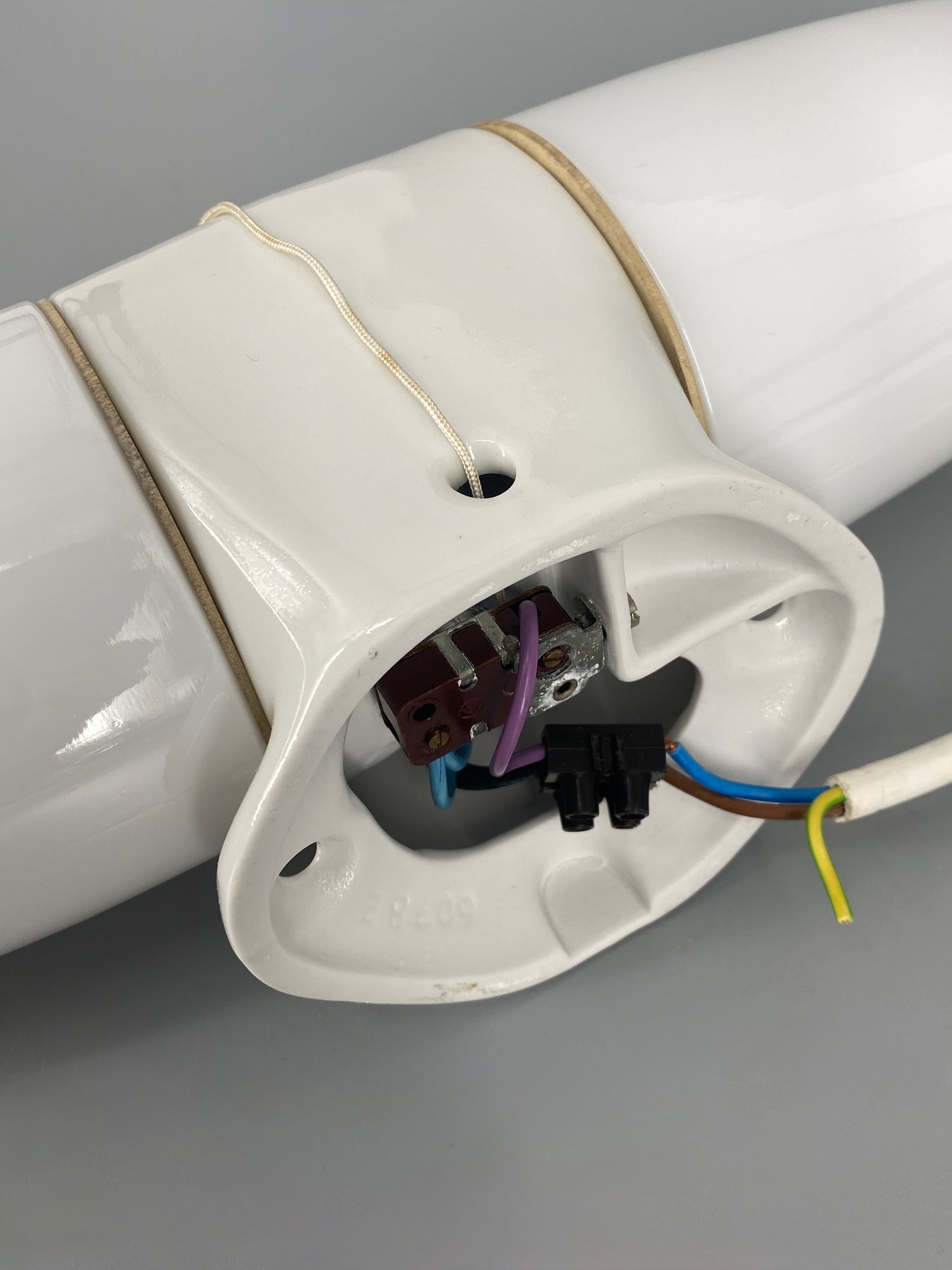 Zeitlose Wandlampe / Spiegellampe "6078Z" von Wilhelm Wagenfeld für Lindner mit Zugschalter, 50er