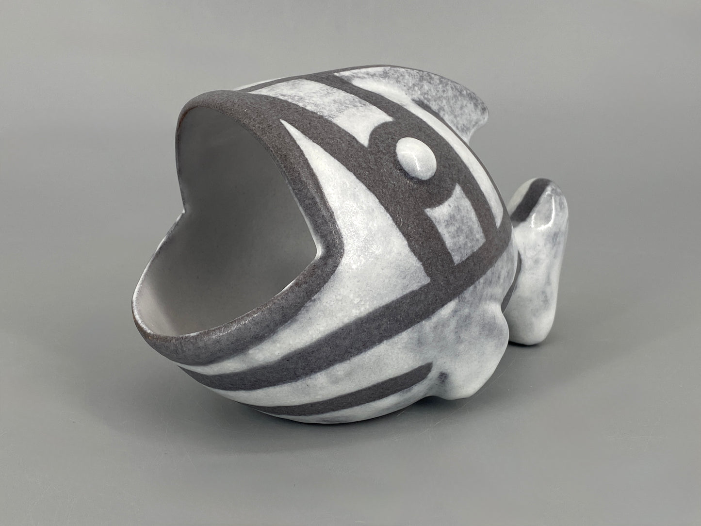 Signierte Keramikfigur "Fisch mit offenem Mund" vermutlich von Birgit Borik, Studiokeramik