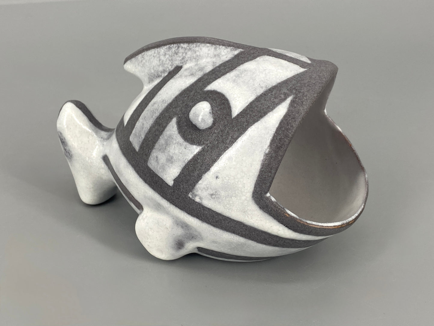 Signierte Keramikfigur "Fisch mit offenem Mund" vermutlich von Birgit Borik, Studiokeramik