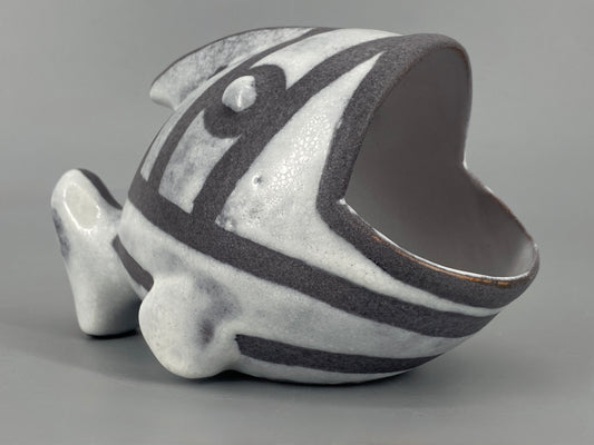Signierte Keramikfigur "Fisch mit offenem Mund" vermutlich von Birgit Borik, Studiokeramik