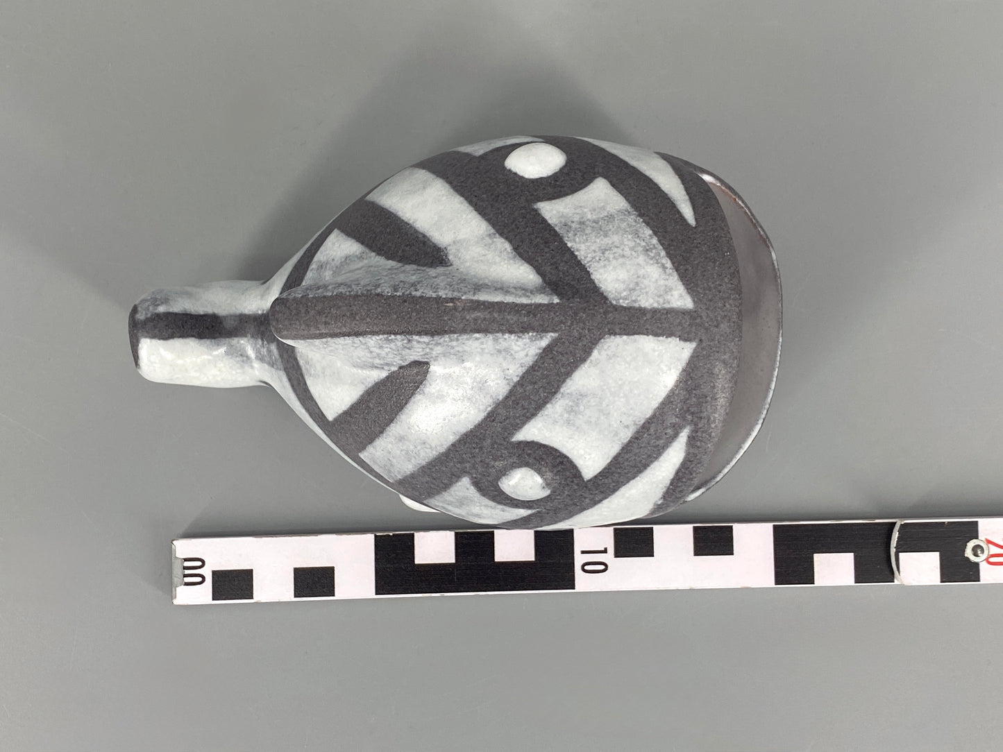 Signierte Keramikfigur "Fisch mit offenem Mund" vermutlich von Birgit Borik, Studiokeramik