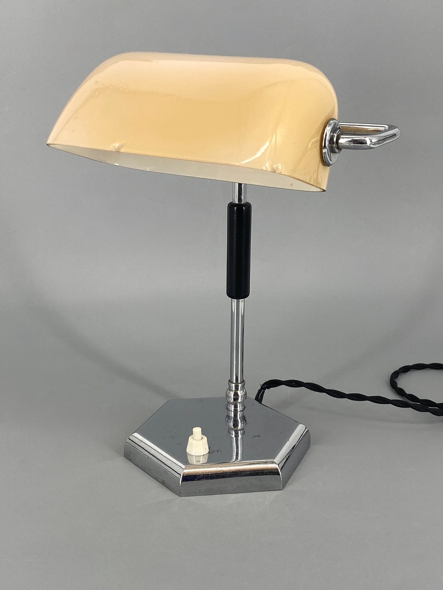 Art deco Bankerlampe, mit Glasschirm, vernickelt, 1920er Jahre