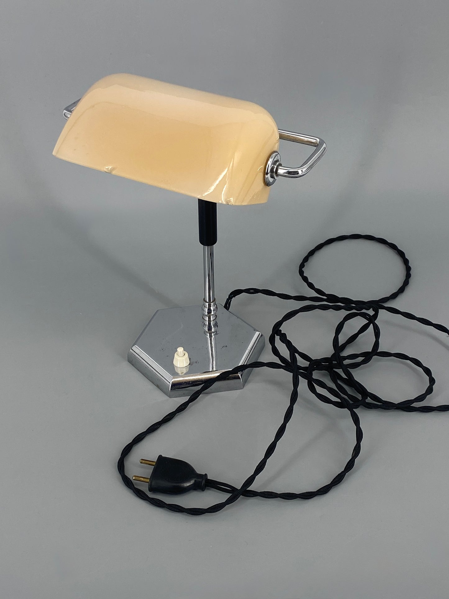 Art deco Bankerlampe, mit Glasschirm, vernickelt, 1920er Jahre