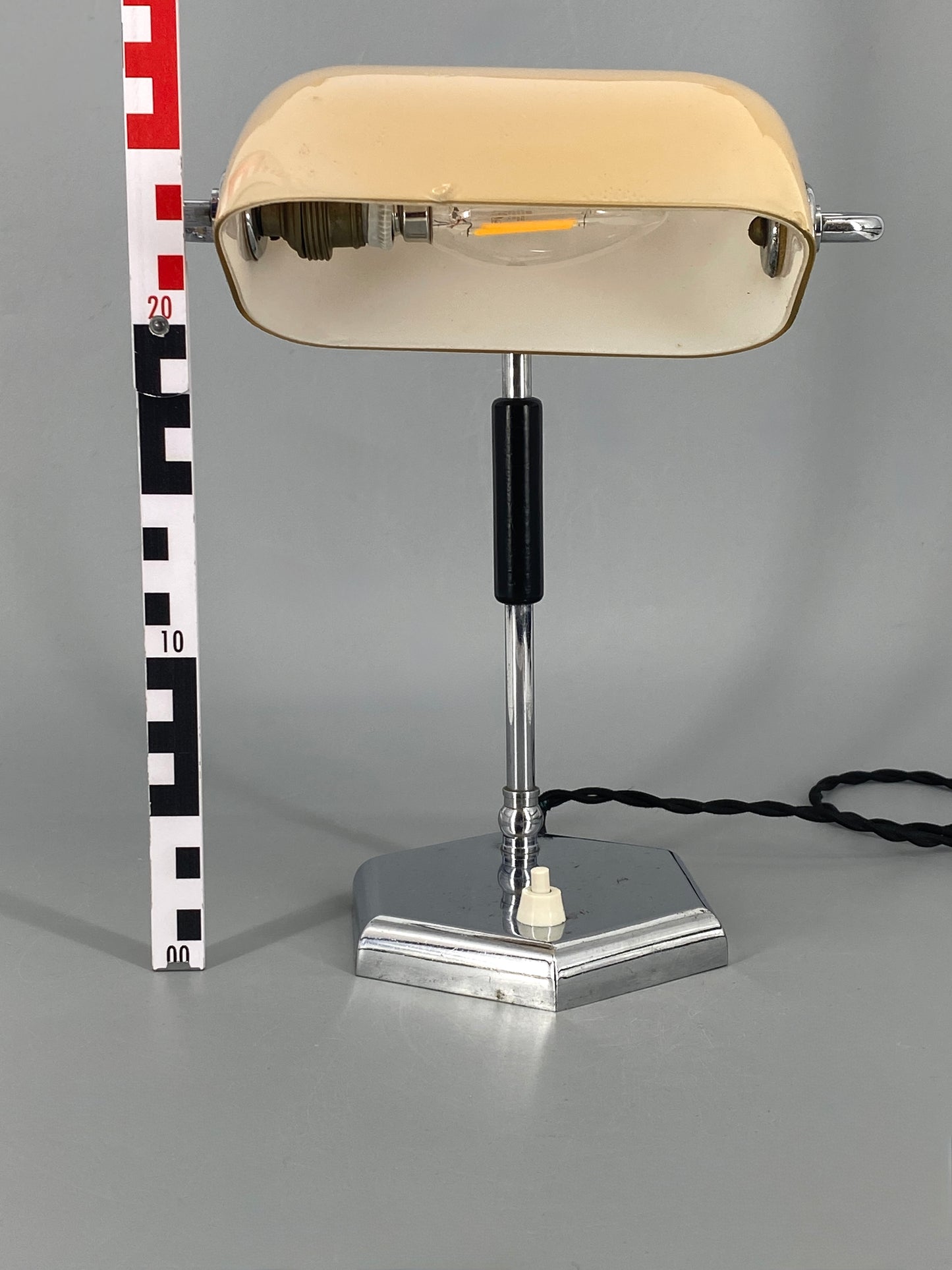 Art deco Bankerlampe, mit Glasschirm, vernickelt, 1920er Jahre