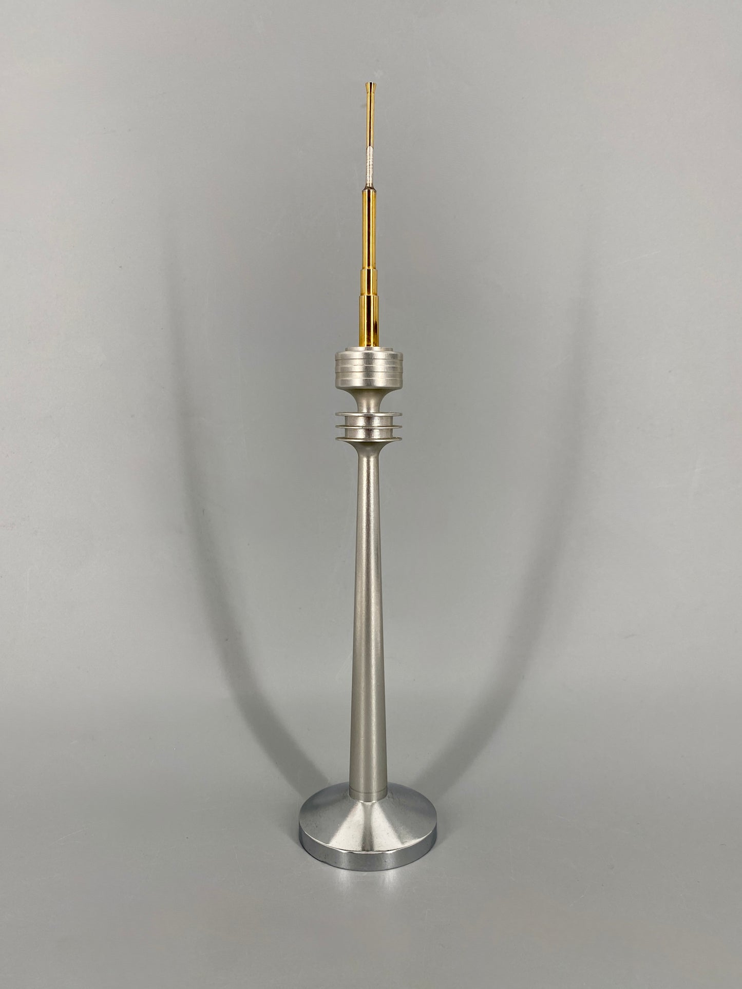 Modell des Olympiaturms in München, Deutschland, 1970er