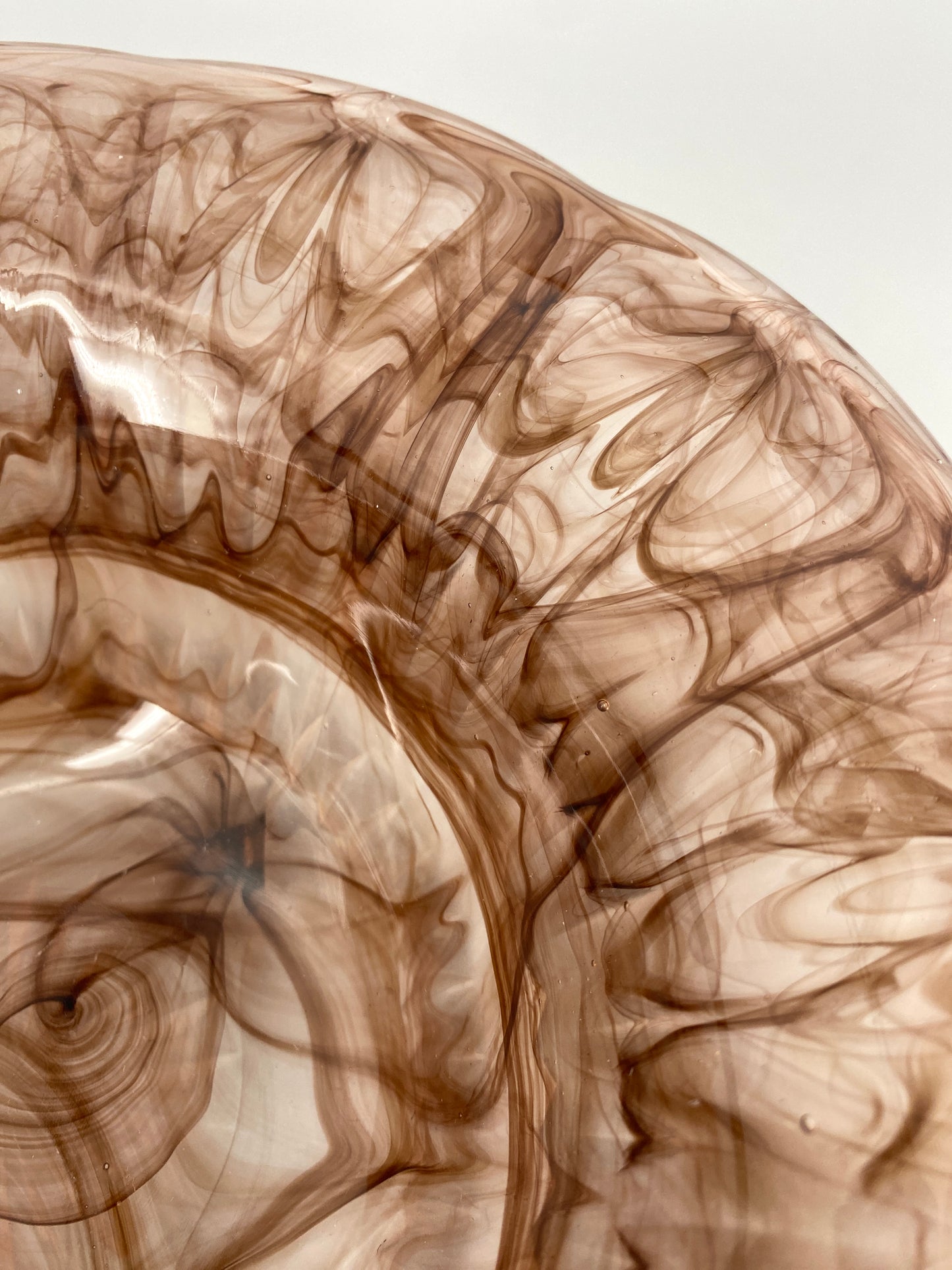 Fußschale "Hanna" aus Oralitglas von der Glasmanufaktur August Walther & Söhne AG, 1932/34