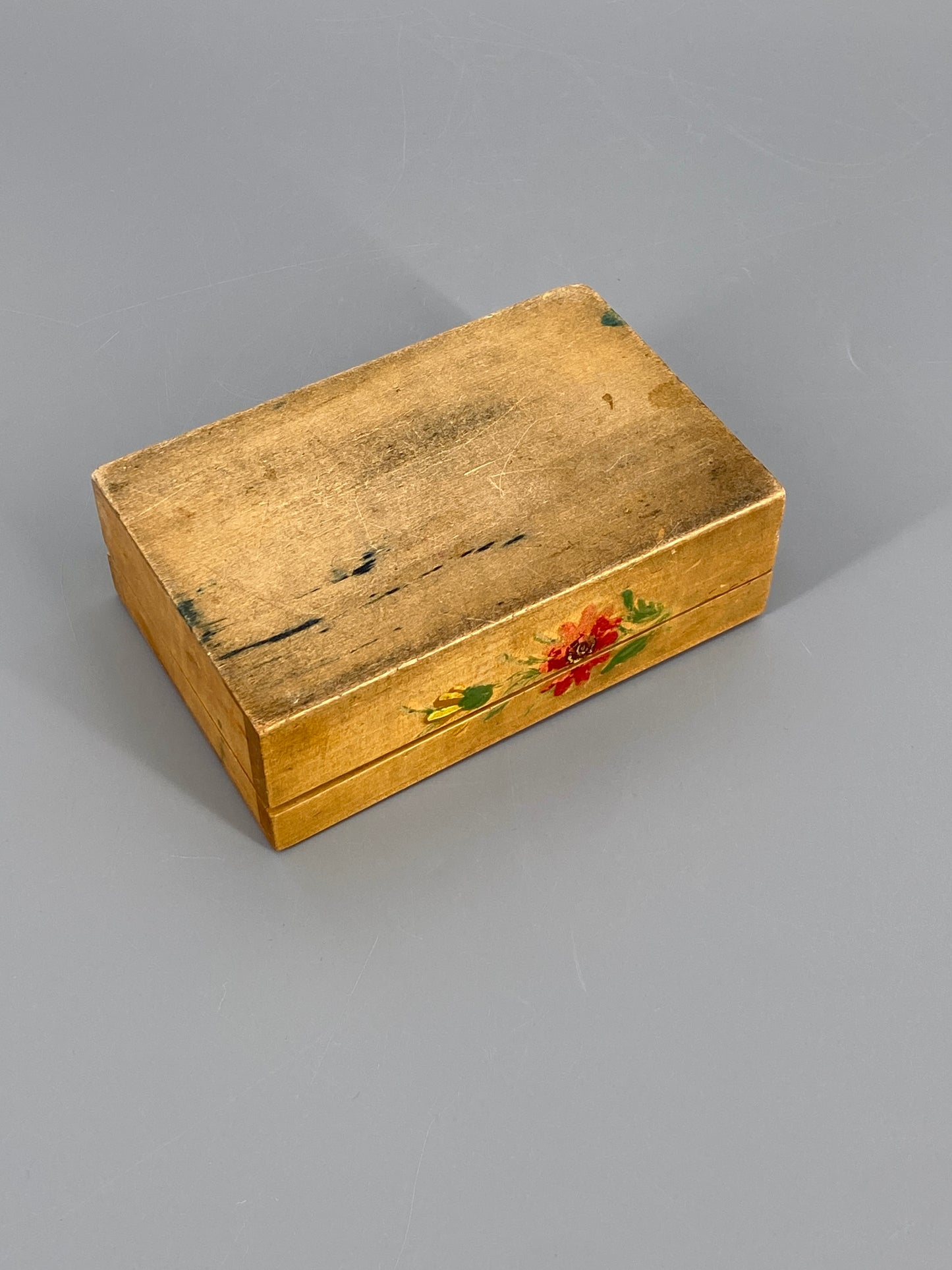 kleine Holzschatulle mit handbemalten Blumen