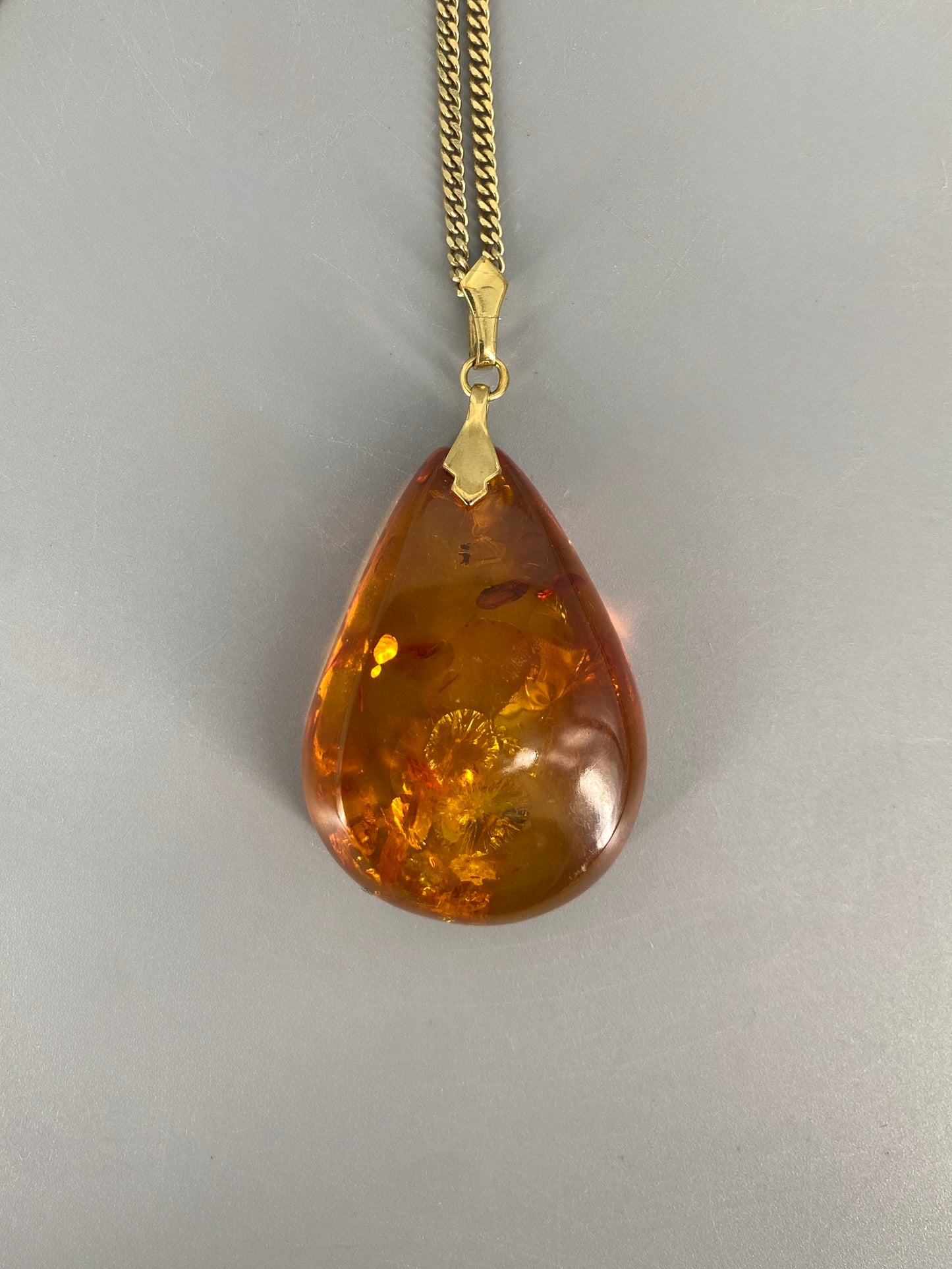 8 Karat Goldkette mit Bernsteinanhänger, Vintage