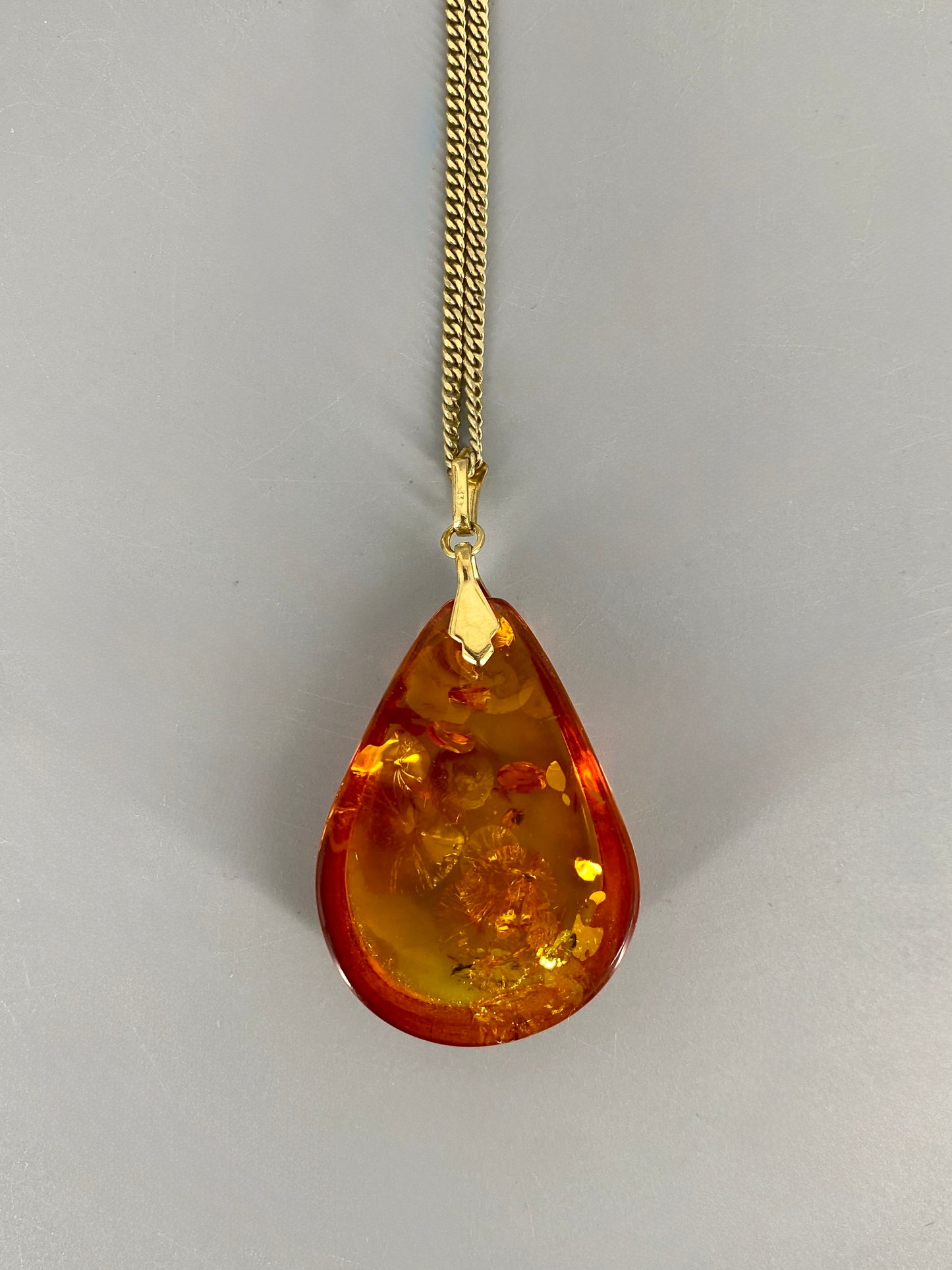 8 Karat Goldkette mit Bernsteinanhänger, Vintage