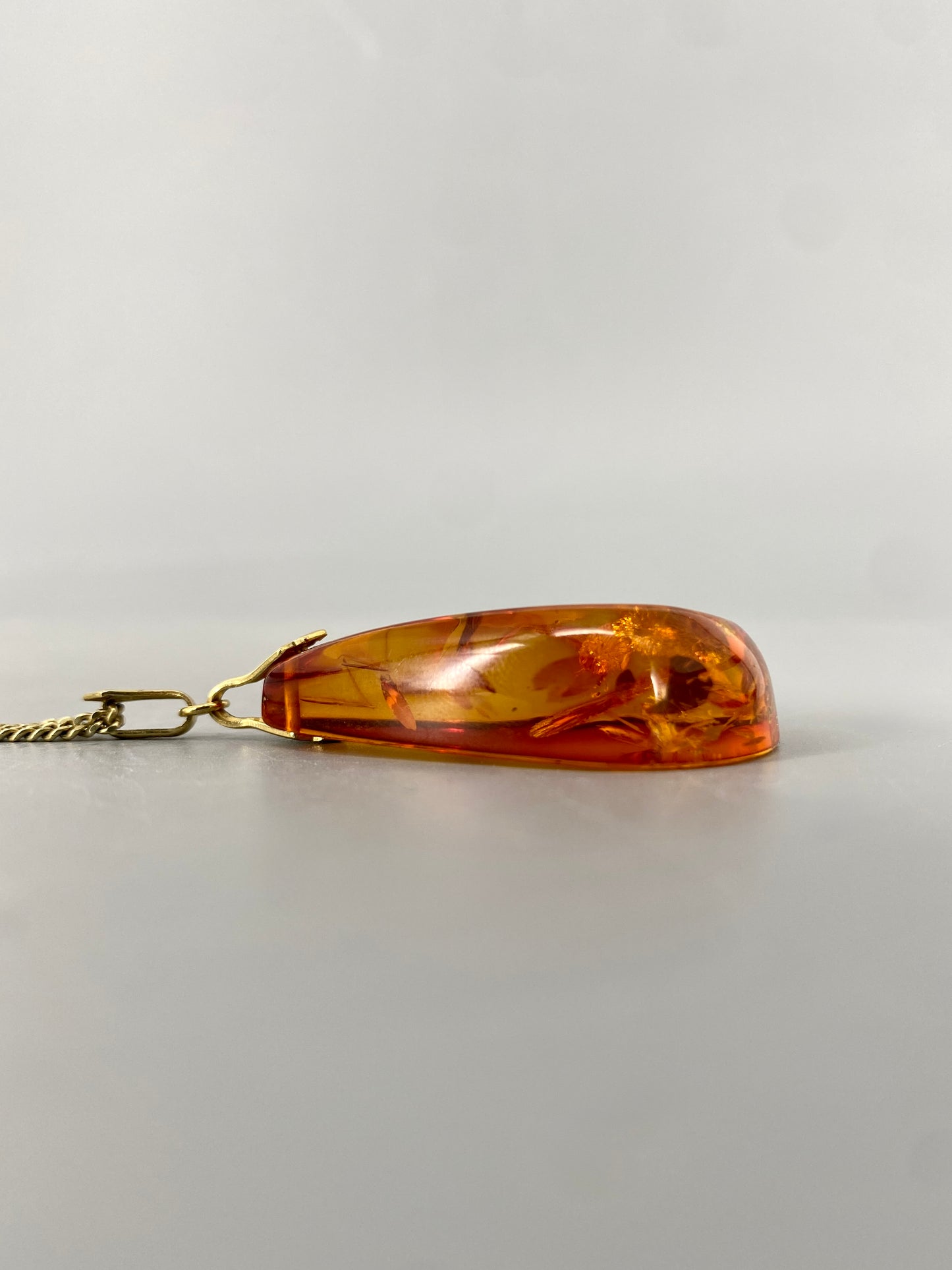 8 Karat Goldkette mit Bernsteinanhänger, Vintage