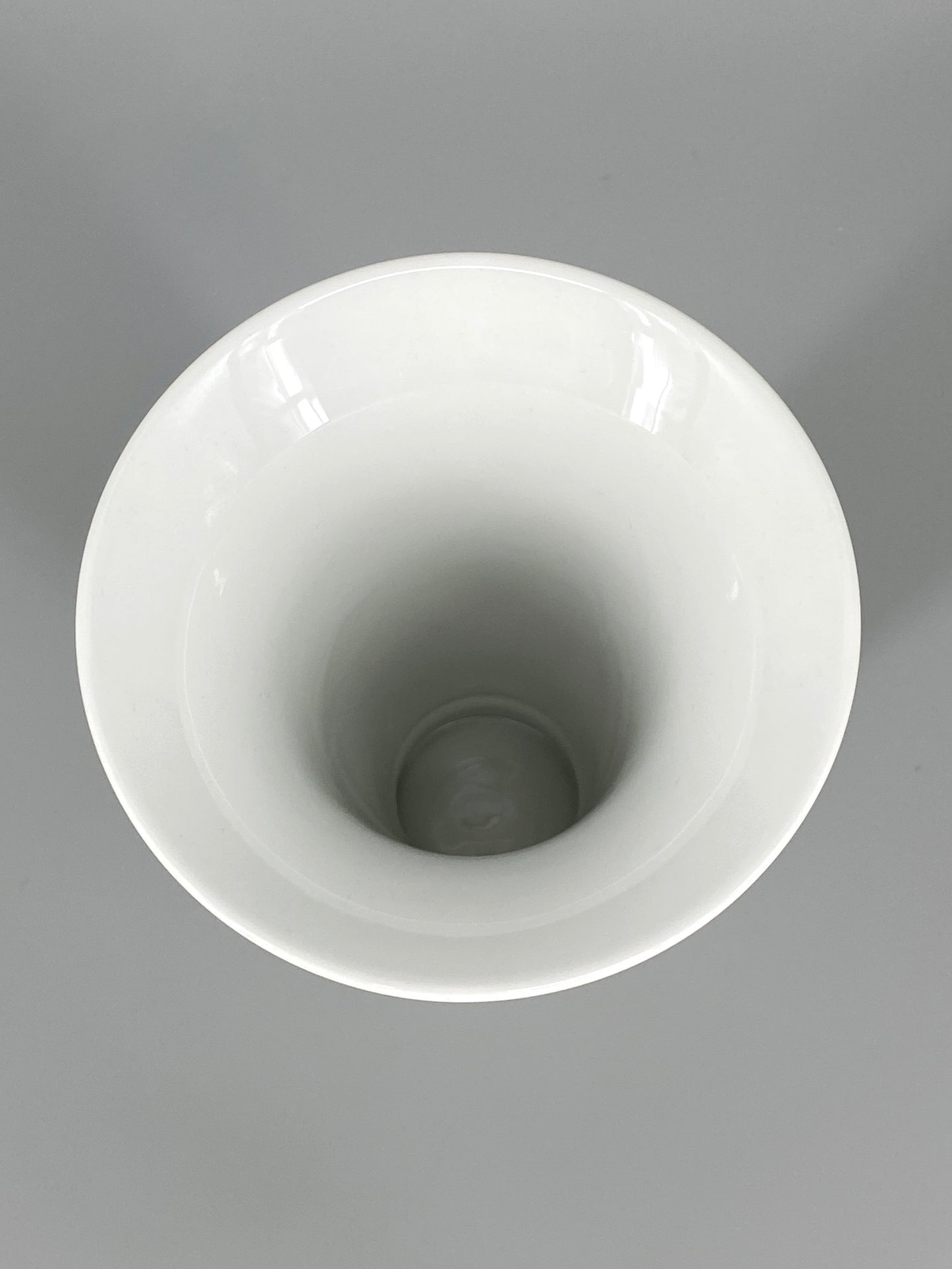 weiße Porzellan Vase in Trichterform von AK Kaiser, Deutschland, 1970er