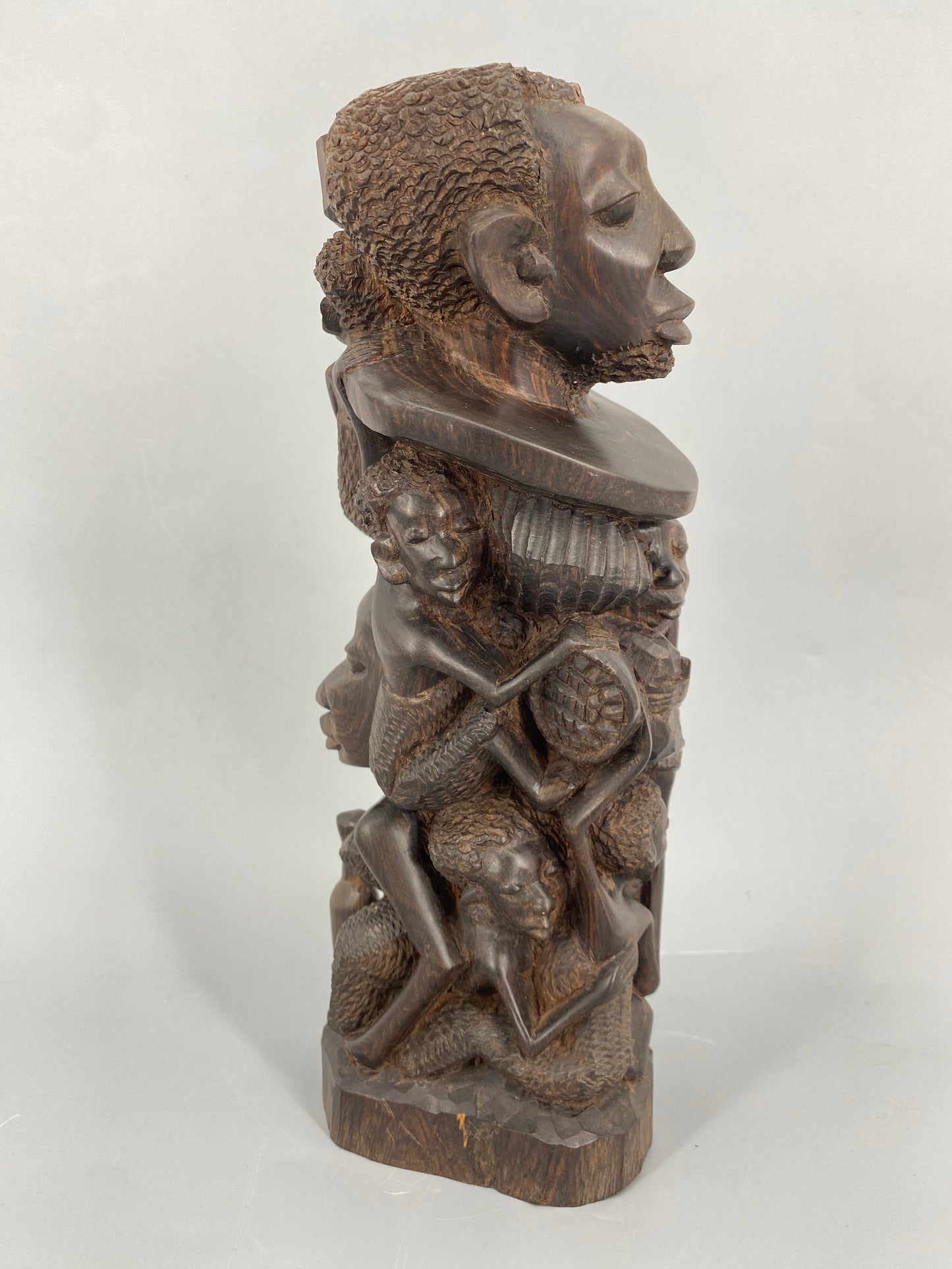 Makonde Schnitzerei-Figur, bekannt als "Baum des Lebens", Ostafrika