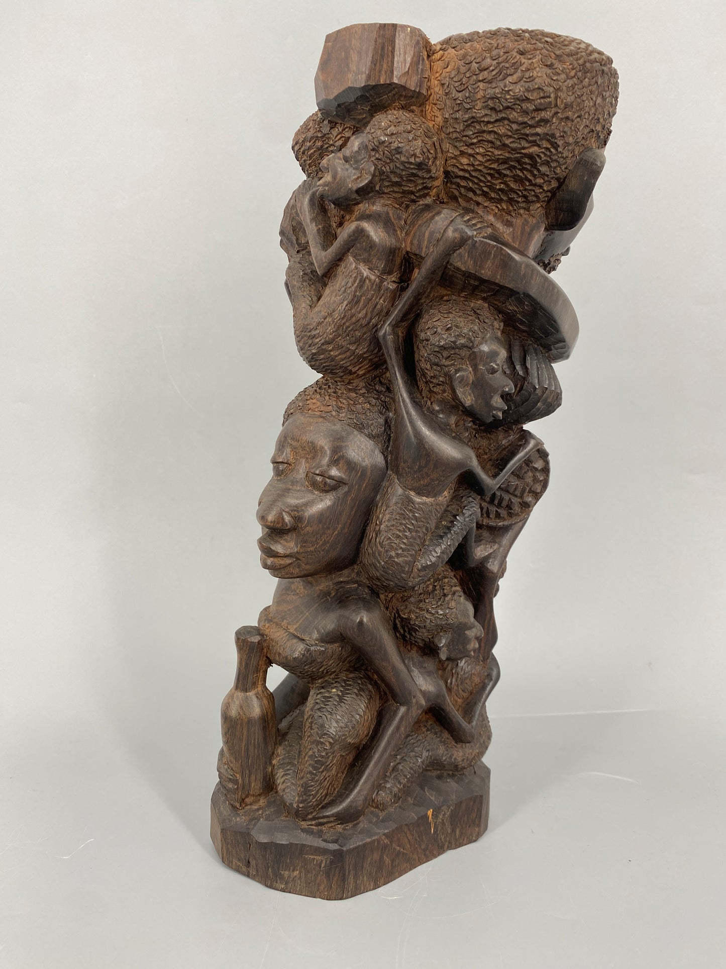 Makonde Schnitzerei-Figur, bekannt als "Baum des Lebens", Ostafrika
