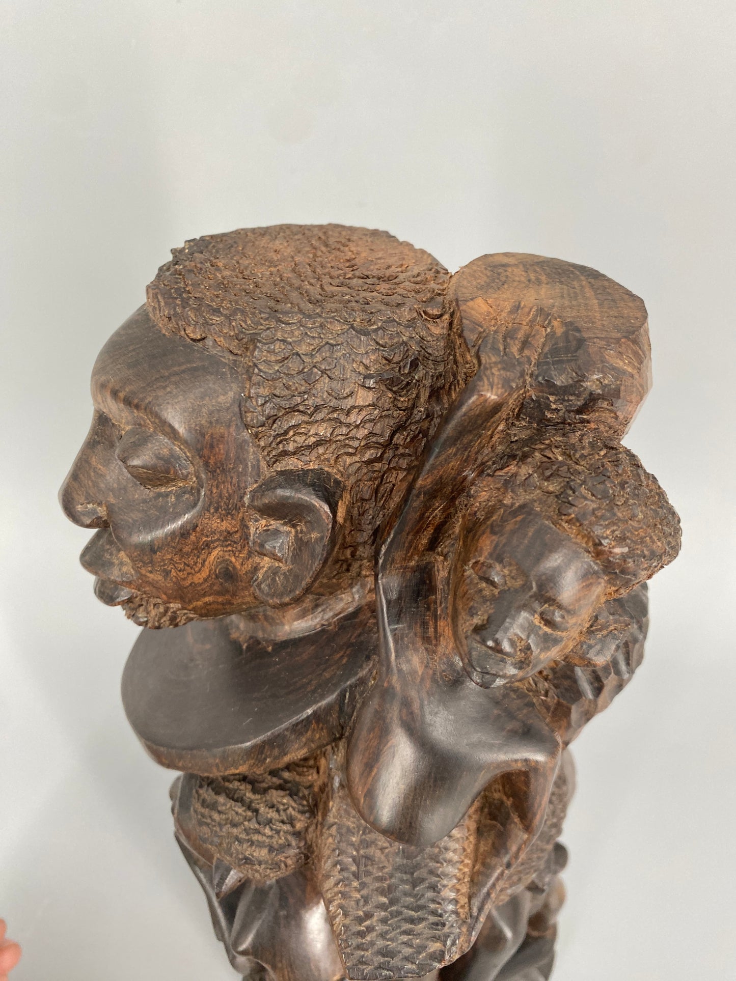 Makonde Schnitzerei-Figur, bekannt als "Baum des Lebens", Ostafrika