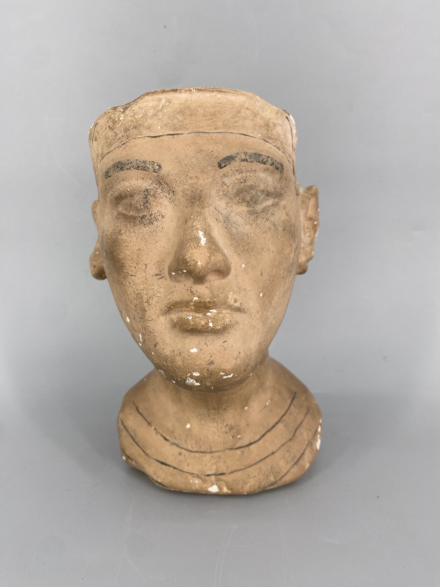 Gipsbüste von Tutanchamun im Amarna Stil, aus der Sammlung des Ägyptischen Museums Berlin